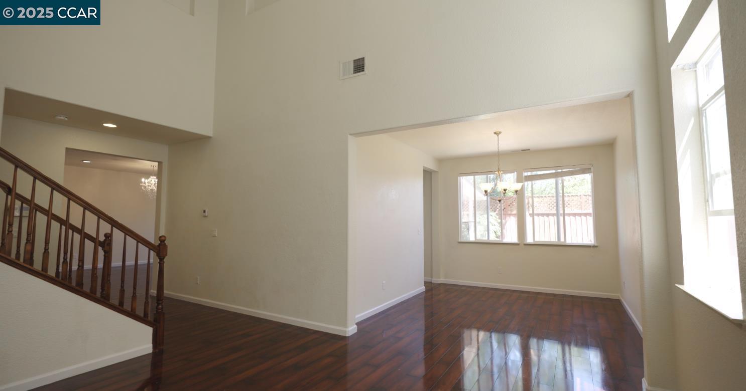Detail Gallery Image 4 of 39 For 4020 Crescent Ct, Antioch,  CA 94509 - 4 Beds | 3 Baths