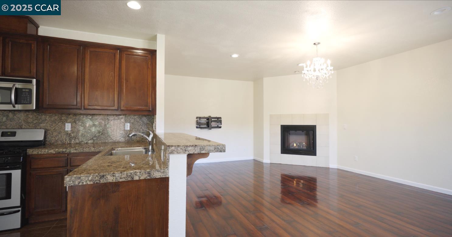 Detail Gallery Image 8 of 39 For 4020 Crescent Ct, Antioch,  CA 94509 - 4 Beds | 3 Baths