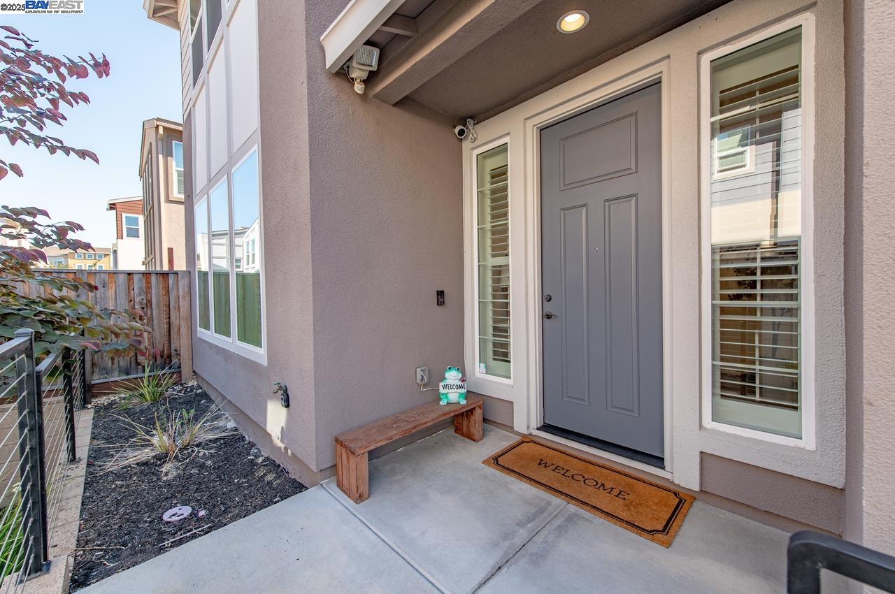 Detail Gallery Image 2 of 47 For 4338 Healdsburg Way, Dublin,  CA 94568 - 5 Beds | 5 Baths