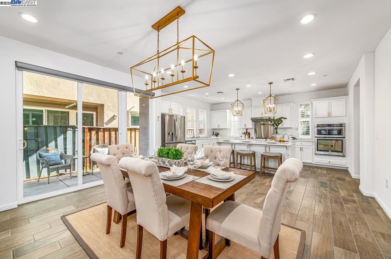Detail Gallery Image 12 of 47 For 4338 Healdsburg Way, Dublin,  CA 94568 - 5 Beds | 5 Baths