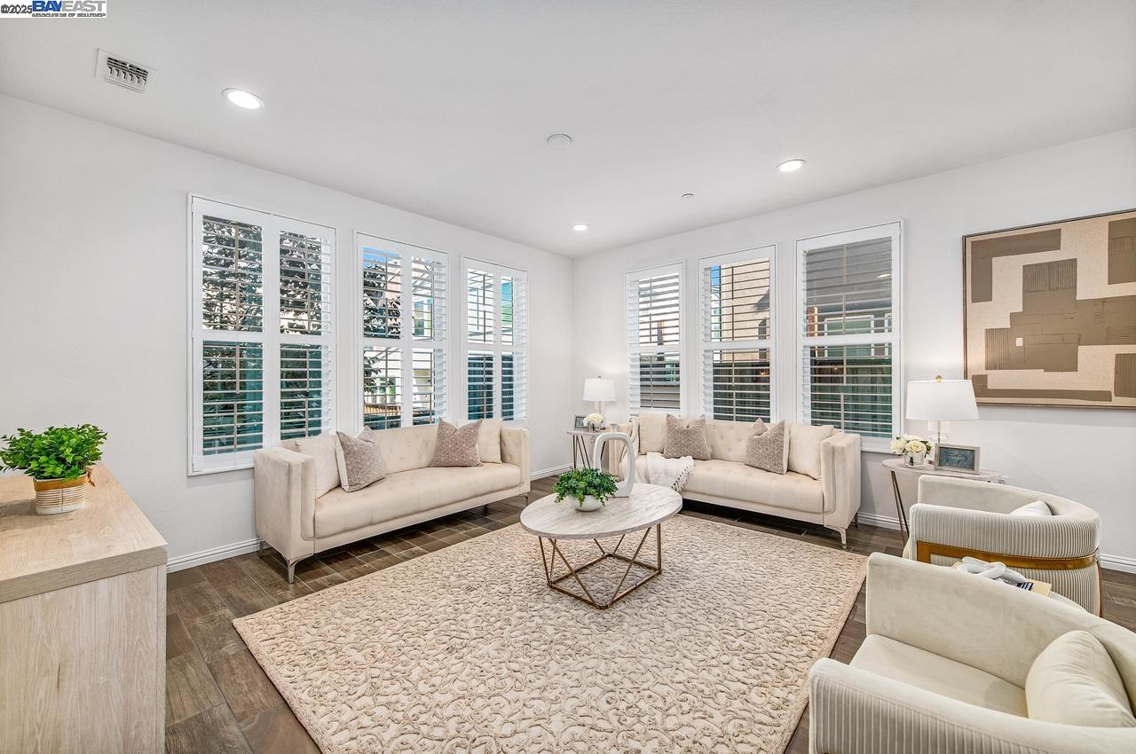 Detail Gallery Image 14 of 47 For 4338 Healdsburg Way, Dublin,  CA 94568 - 5 Beds | 5 Baths