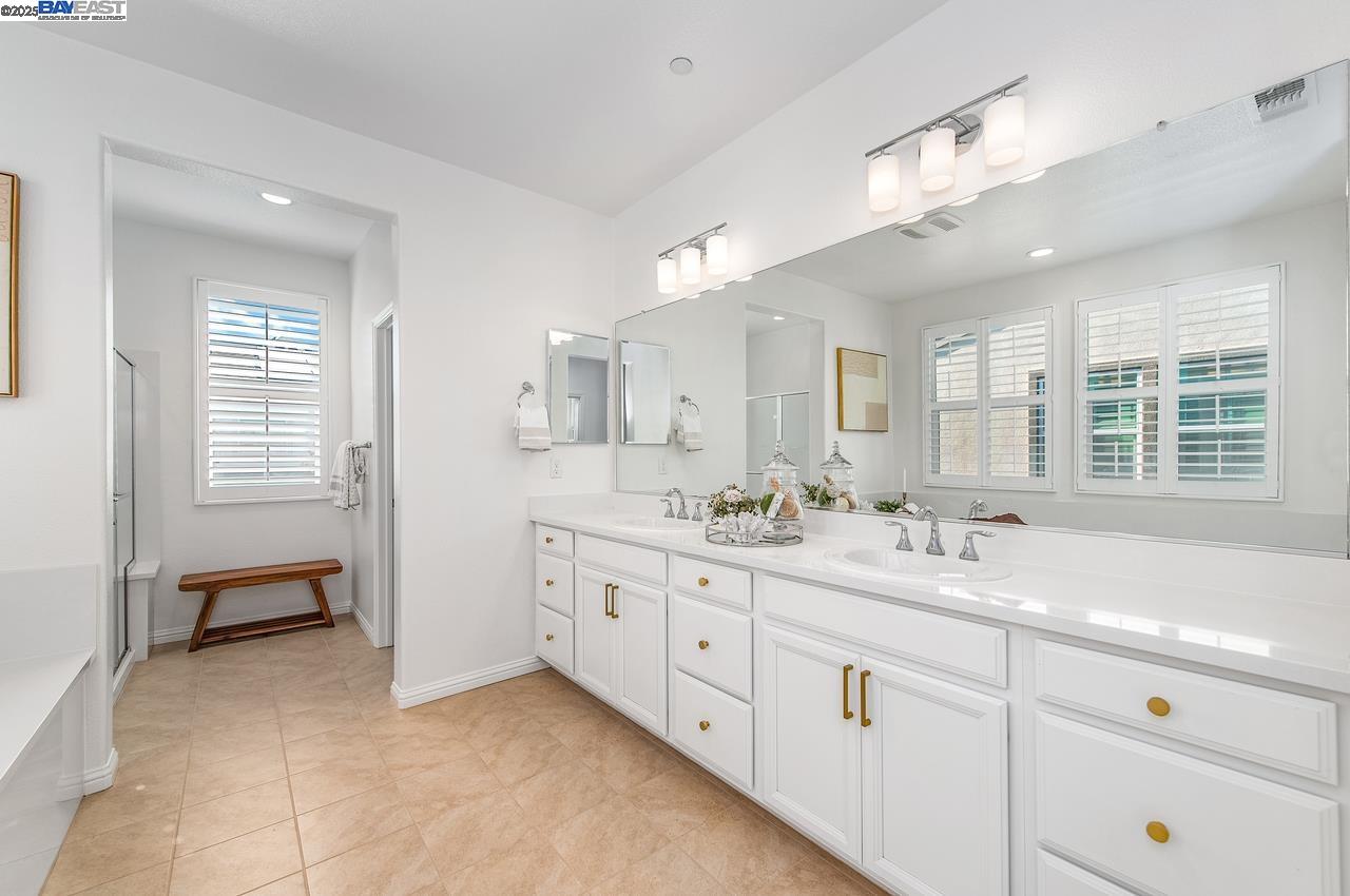 Detail Gallery Image 21 of 47 For 4338 Healdsburg Way, Dublin,  CA 94568 - 5 Beds | 5 Baths