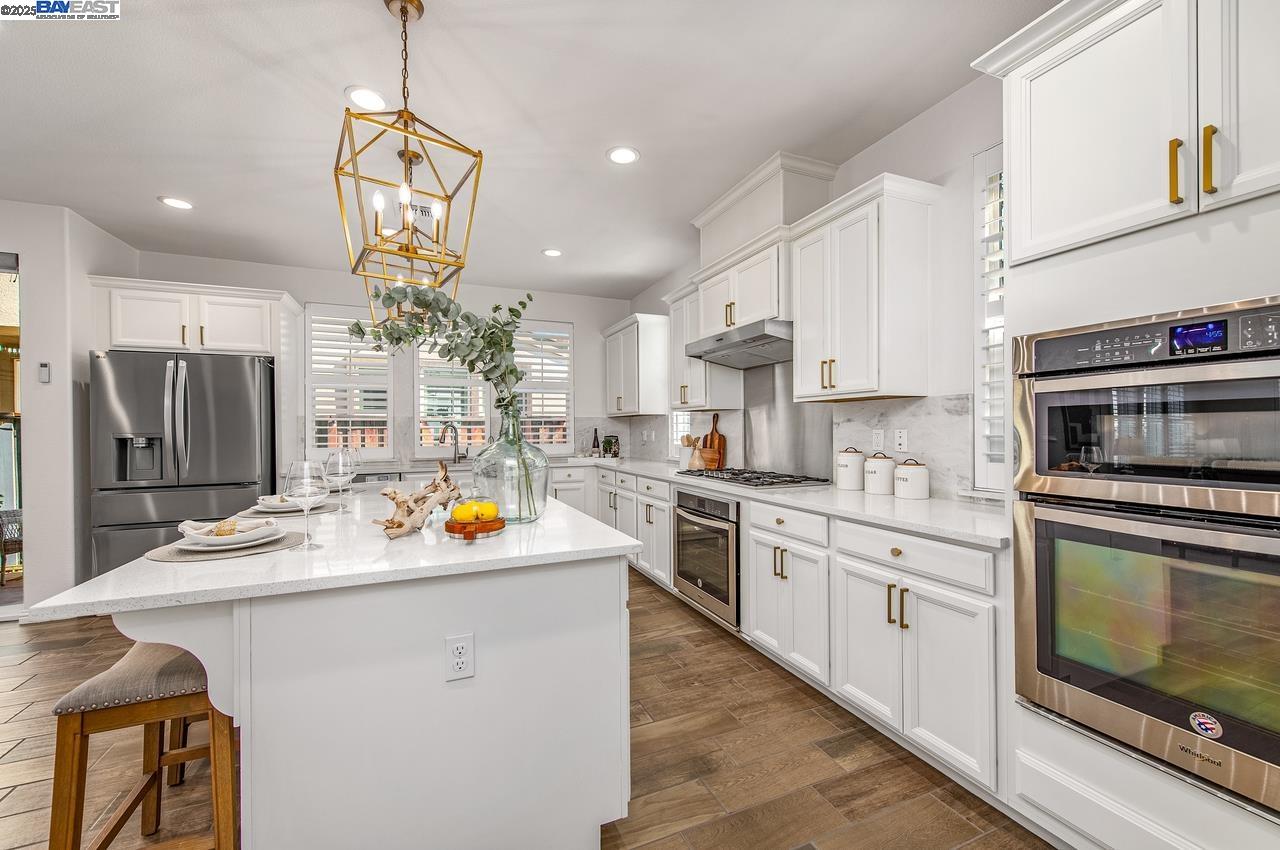 Detail Gallery Image 6 of 47 For 4338 Healdsburg Way, Dublin,  CA 94568 - 5 Beds | 5 Baths