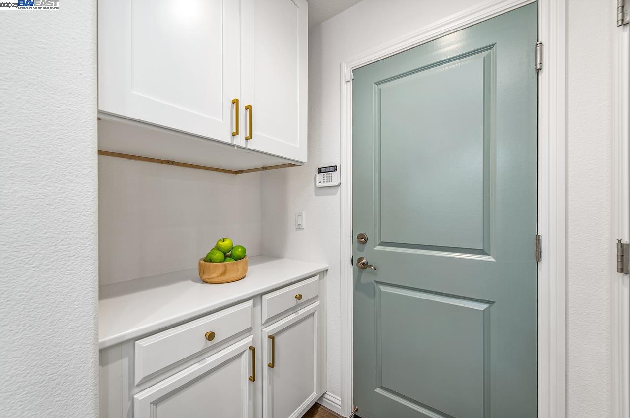 Detail Gallery Image 10 of 47 For 4338 Healdsburg Way, Dublin,  CA 94568 - 5 Beds | 5 Baths