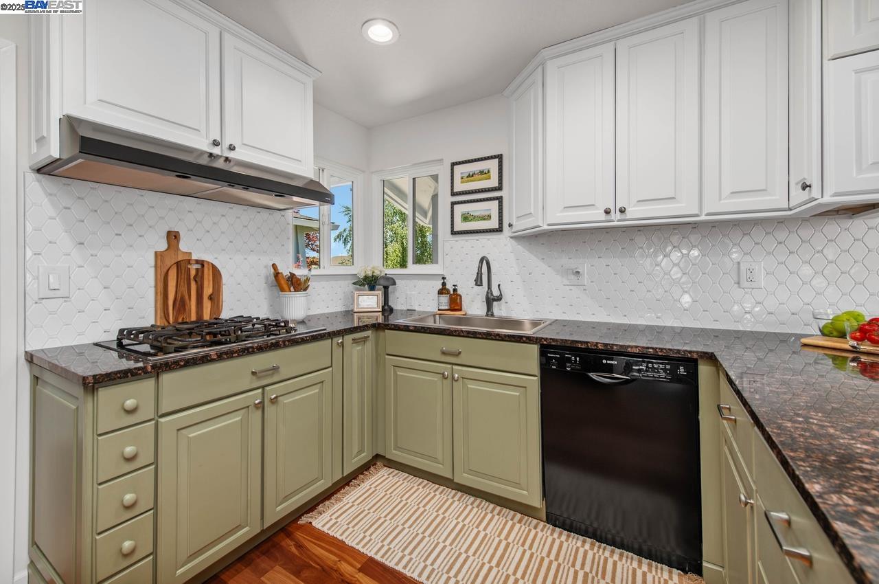Detail Gallery Image 16 of 46 For 6426 Alvord Way, Pleasanton,  CA 94588 - 4 Beds | 2 Baths