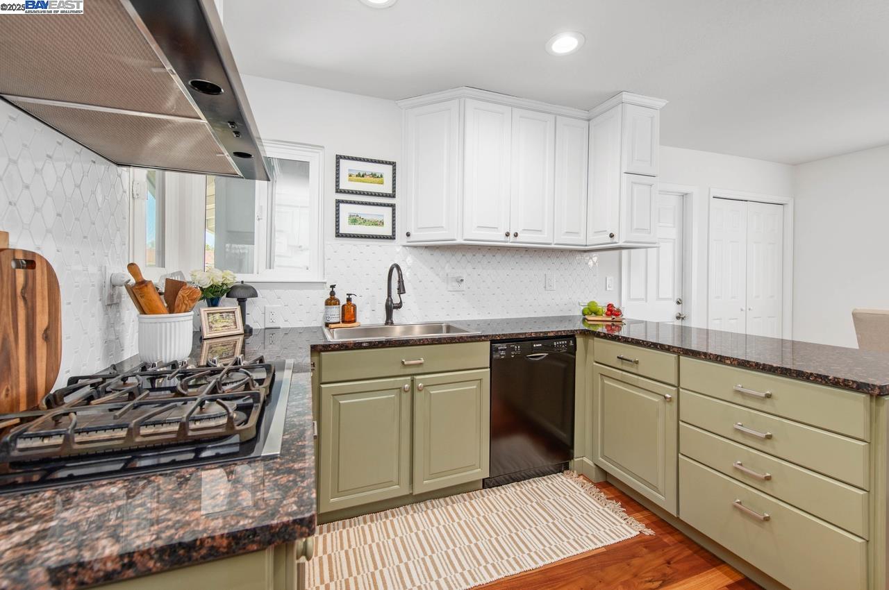 Detail Gallery Image 17 of 46 For 6426 Alvord Way, Pleasanton,  CA 94588 - 4 Beds | 2 Baths