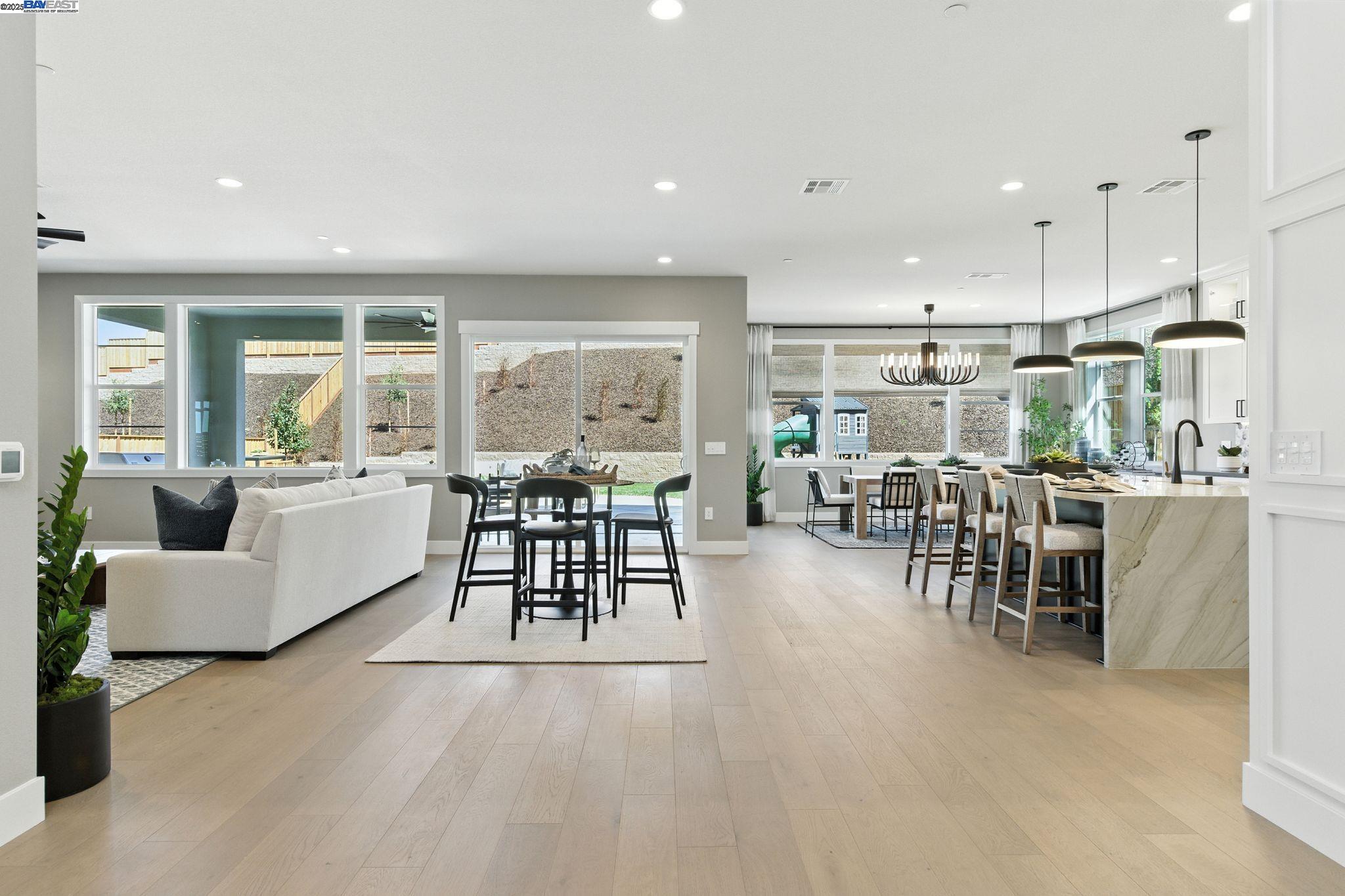 Detail Gallery Image 11 of 57 For 1725 Sw Wren, Dublin,  CA 94568 - 5 Beds | 5/1 Baths