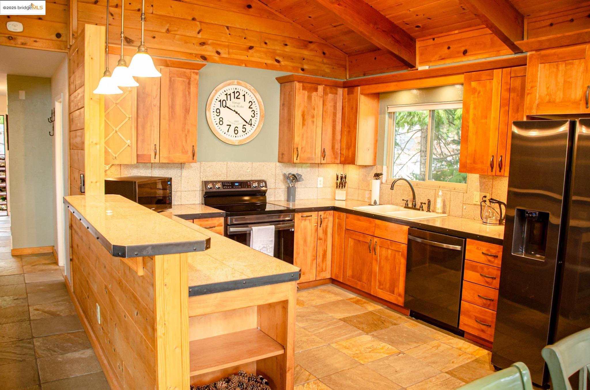 Detail Gallery Image 13 of 60 For 24033 Pine Cone Road, Twain Harte,  CA 95383-9531 - 3 Beds | 2 Baths