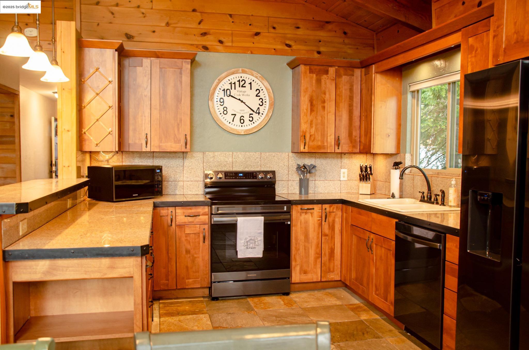 Detail Gallery Image 14 of 60 For 24033 Pine Cone Road, Twain Harte,  CA 95383-9531 - 3 Beds | 2 Baths