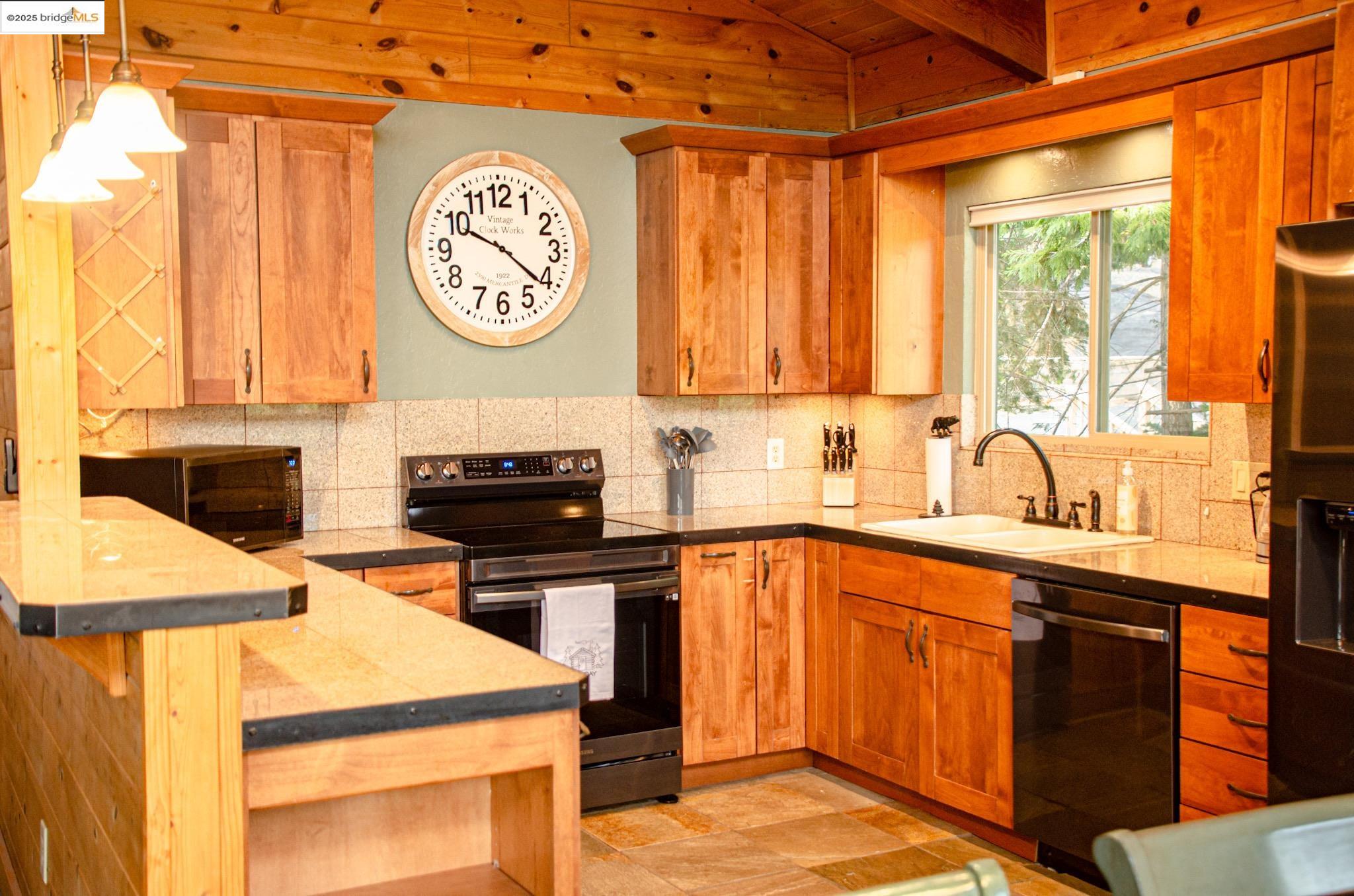 Detail Gallery Image 15 of 60 For 24033 Pine Cone Road, Twain Harte,  CA 95383-9531 - 3 Beds | 2 Baths