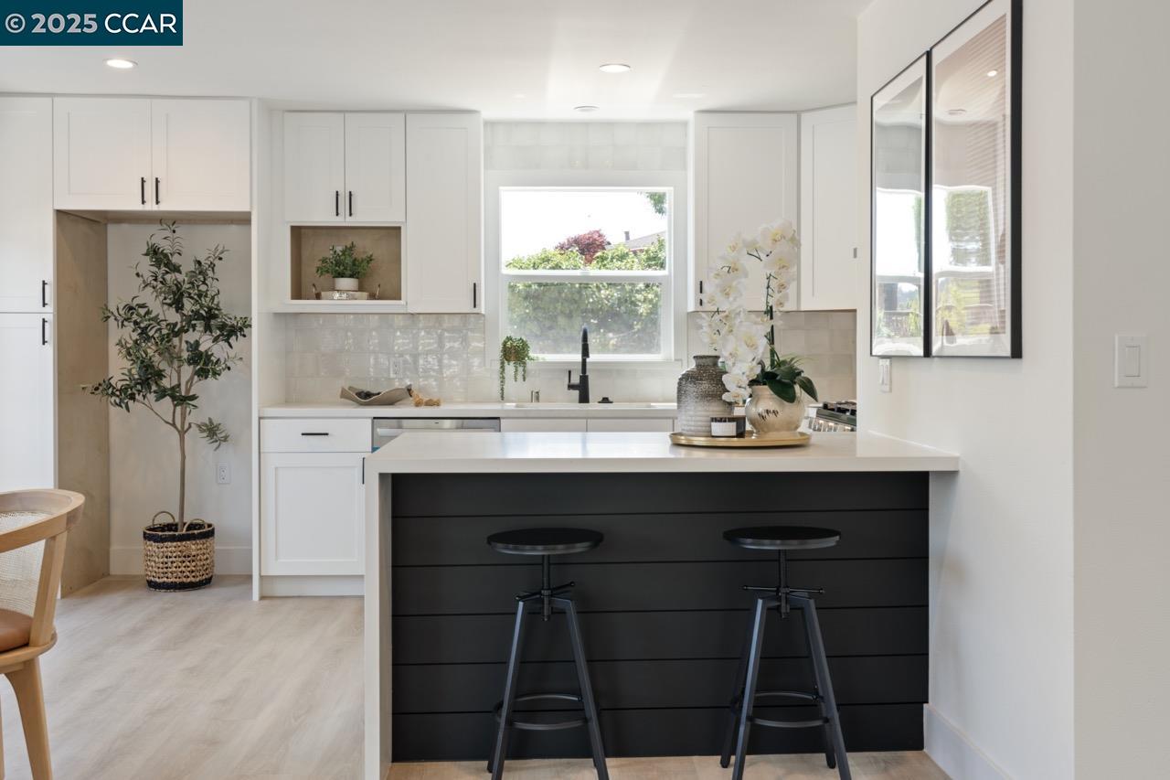 Detail Gallery Image 14 of 42 For 1923 Thompson Ln, El Sobrante,  CA 94803 - 2 Beds | 1 Baths