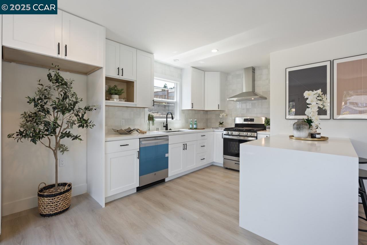 Detail Gallery Image 15 of 42 For 1923 Thompson Ln, El Sobrante,  CA 94803 - 2 Beds | 1 Baths