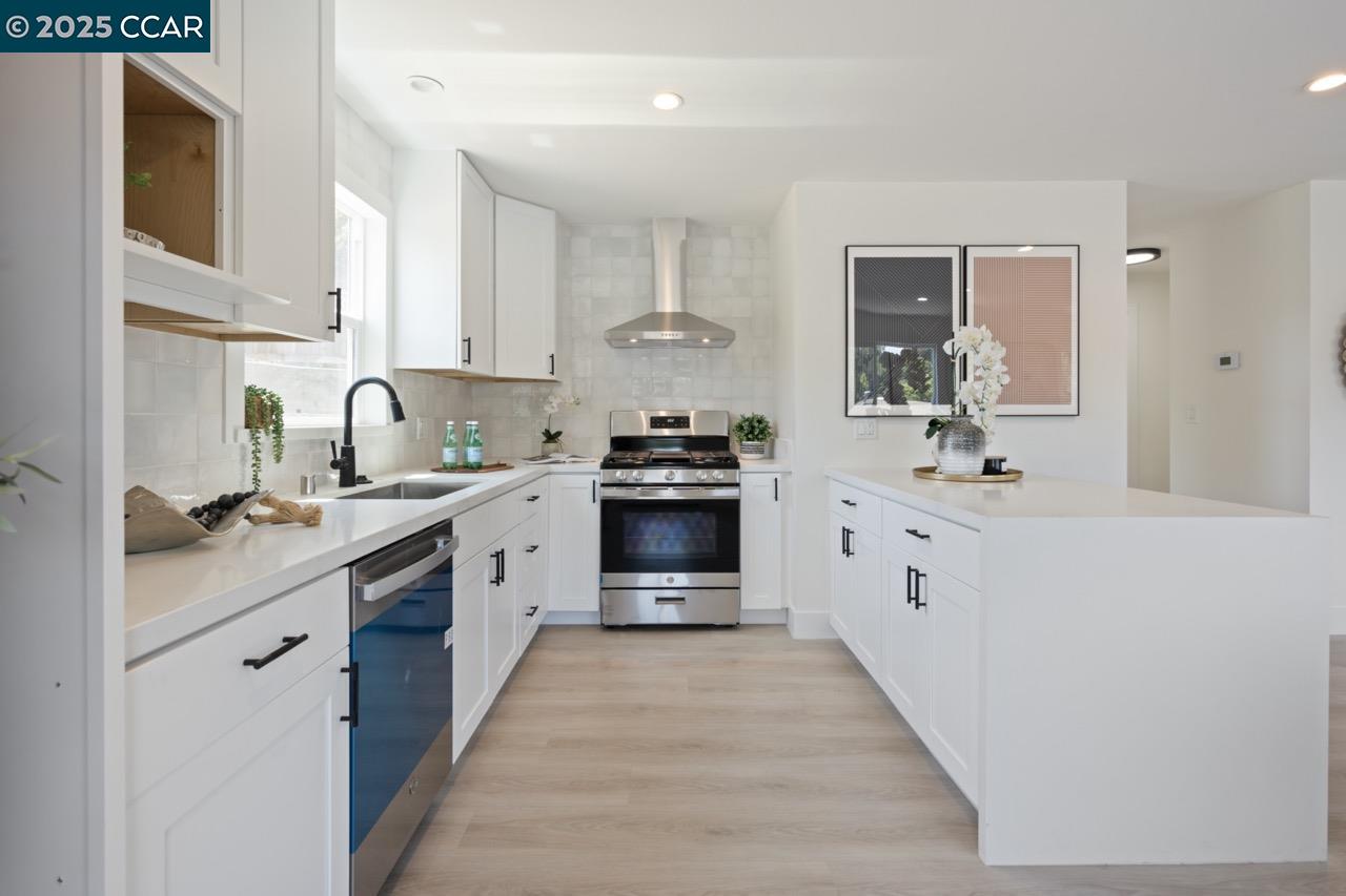 Detail Gallery Image 16 of 42 For 1923 Thompson Ln, El Sobrante,  CA 94803 - 2 Beds | 1 Baths