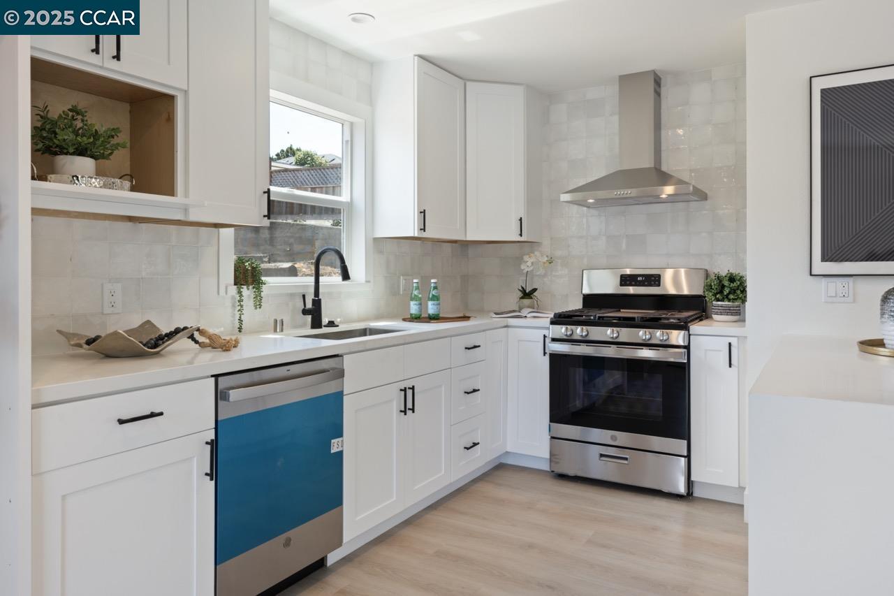 Detail Gallery Image 17 of 42 For 1923 Thompson Ln, El Sobrante,  CA 94803 - 2 Beds | 1 Baths