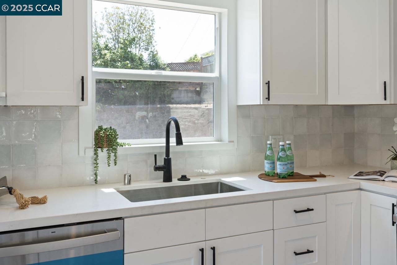 Detail Gallery Image 18 of 42 For 1923 Thompson Ln, El Sobrante,  CA 94803 - 2 Beds | 1 Baths
