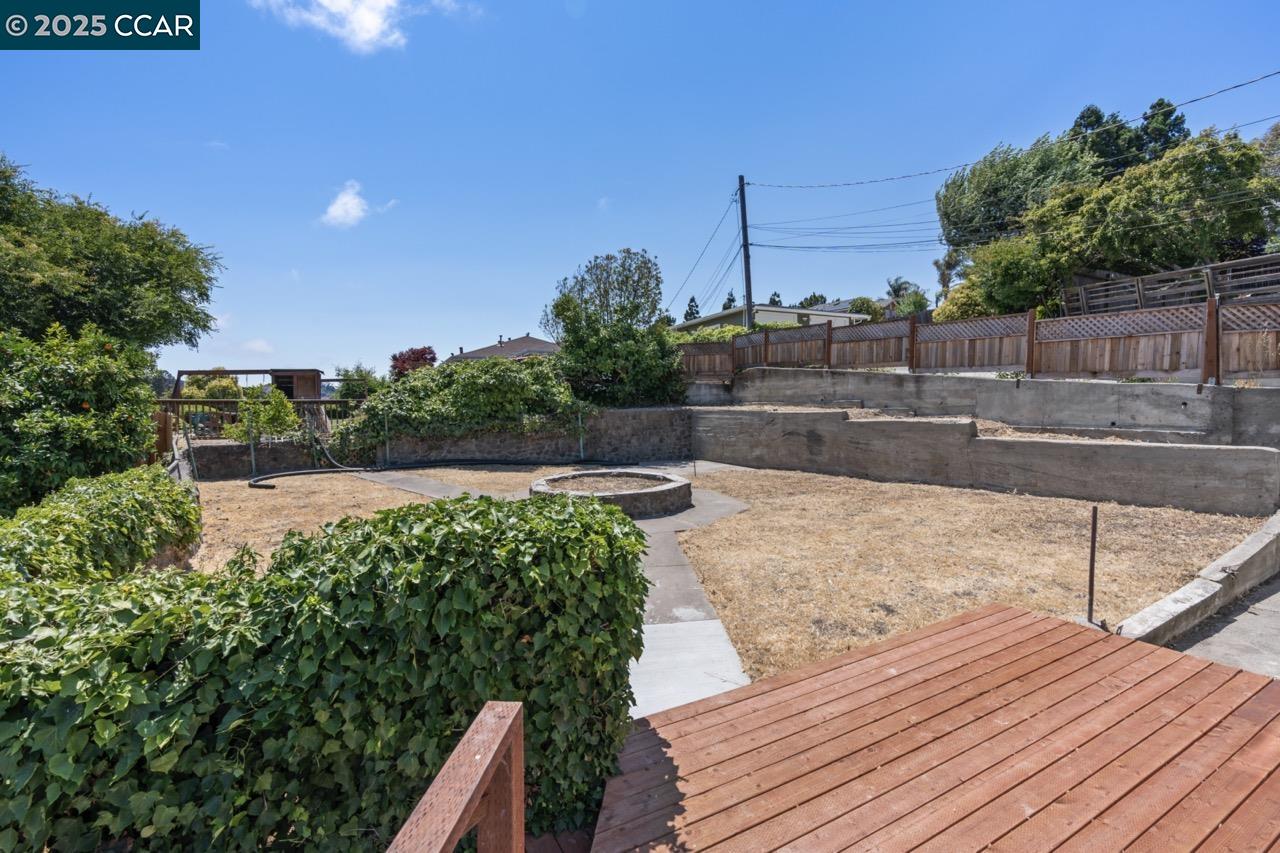 Detail Gallery Image 29 of 42 For 1923 Thompson Ln, El Sobrante,  CA 94803 - 2 Beds | 1 Baths