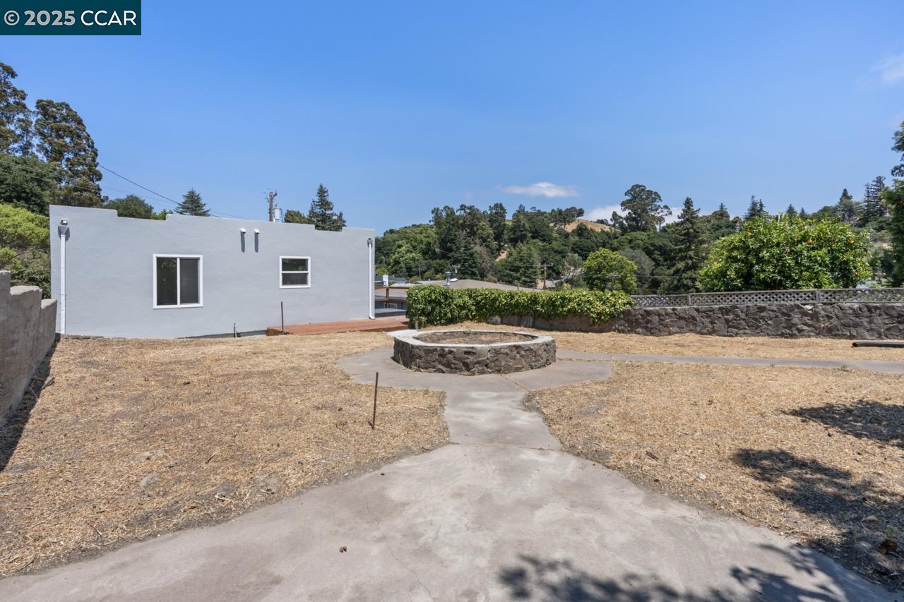 Detail Gallery Image 31 of 42 For 1923 Thompson Ln, El Sobrante,  CA 94803 - 2 Beds | 1 Baths