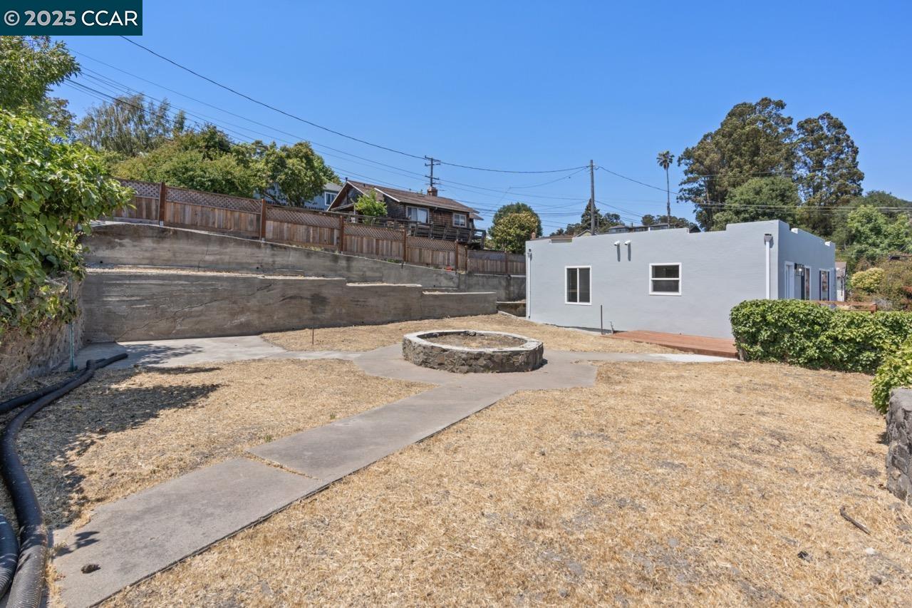 Detail Gallery Image 32 of 42 For 1923 Thompson Ln, El Sobrante,  CA 94803 - 2 Beds | 1 Baths