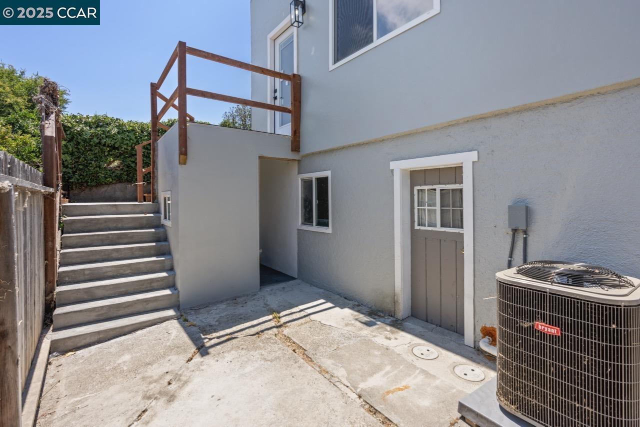 Detail Gallery Image 34 of 42 For 1923 Thompson Ln, El Sobrante,  CA 94803 - 2 Beds | 1 Baths