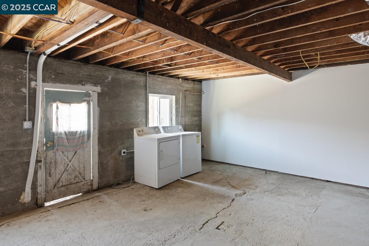 Detail Gallery Image 36 of 42 For 1923 Thompson Ln, El Sobrante,  CA 94803 - 2 Beds | 1 Baths