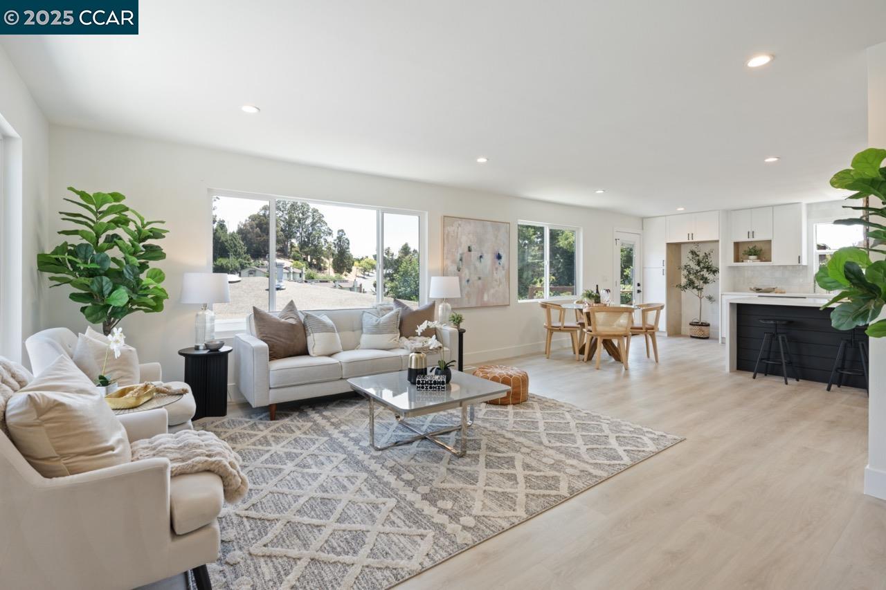 Detail Gallery Image 5 of 42 For 1923 Thompson Ln, El Sobrante,  CA 94803 - 2 Beds | 1 Baths