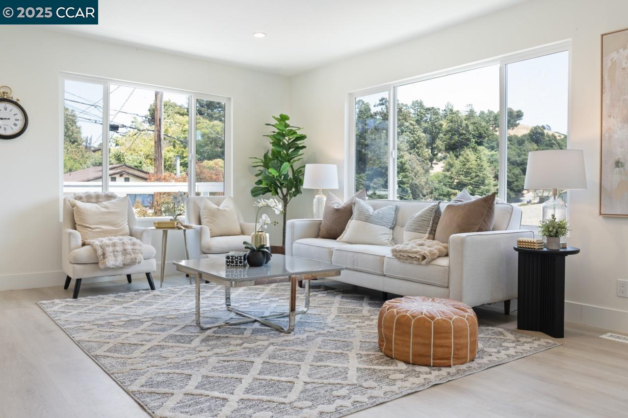 Detail Gallery Image 6 of 42 For 1923 Thompson Ln, El Sobrante,  CA 94803 - 2 Beds | 1 Baths