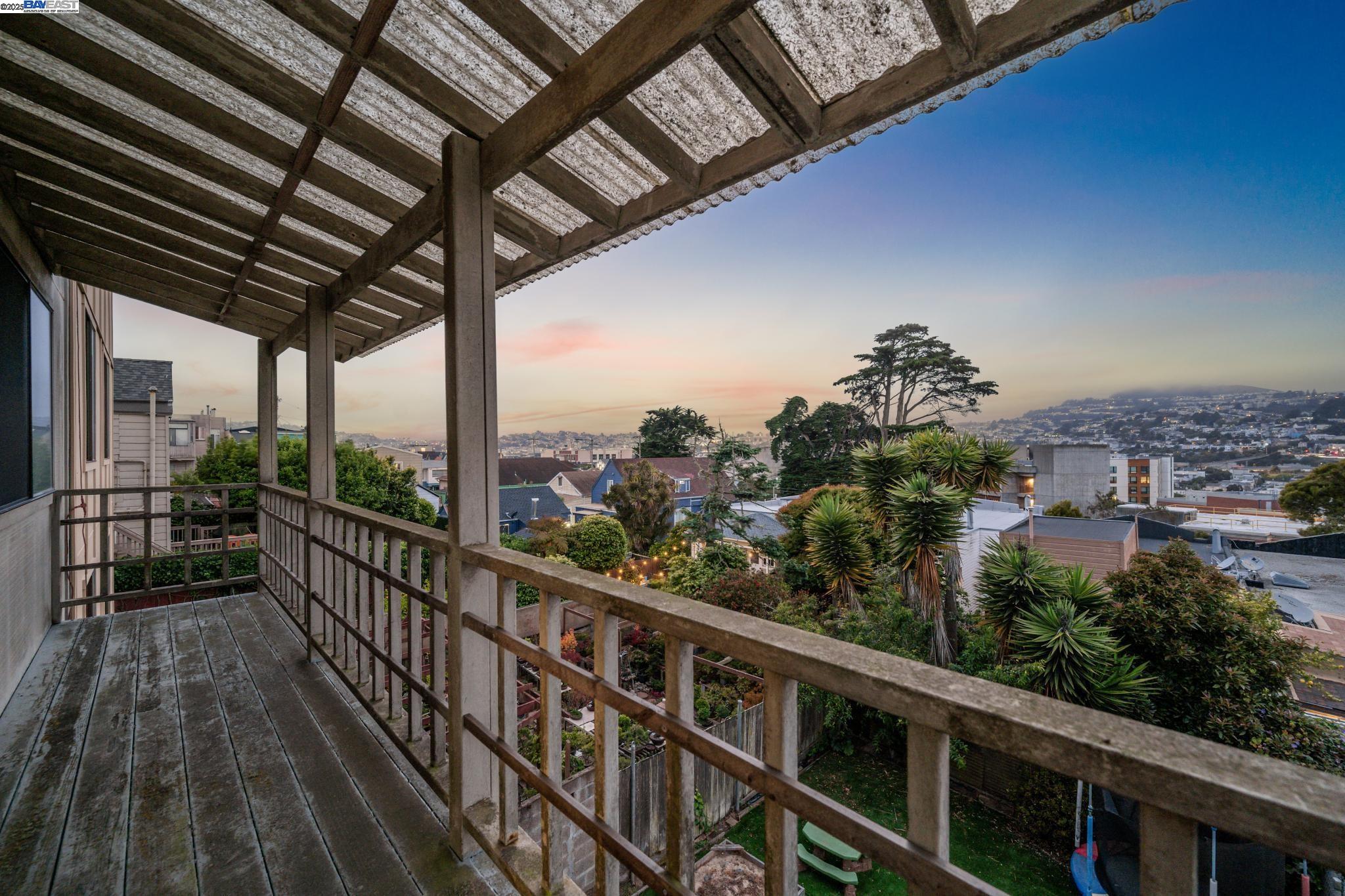Detail Gallery Image 16 of 58 For 162 Madrid St, San Francisco,  CA 94112 - 4 Beds | 3 Baths