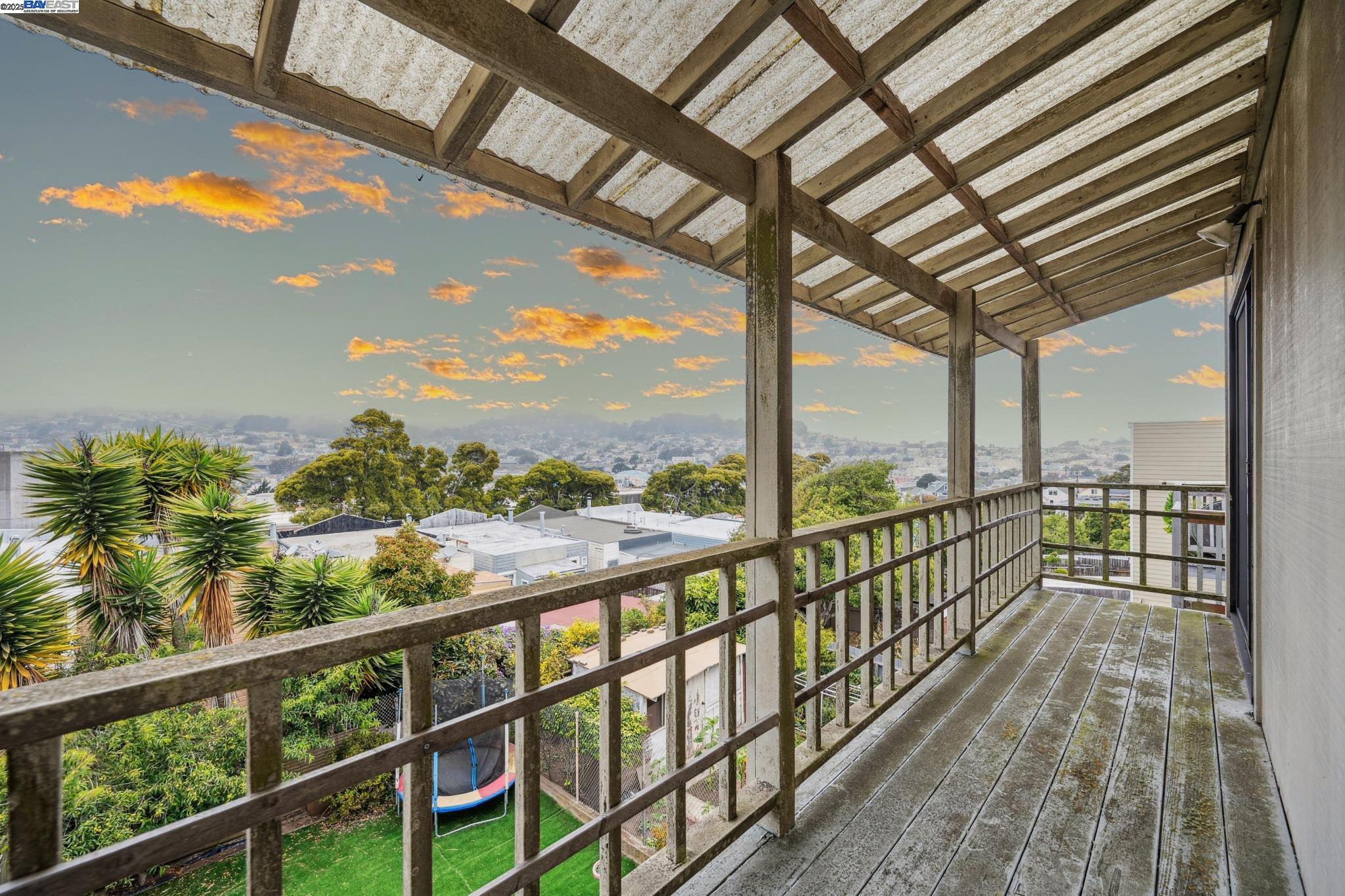 Detail Gallery Image 18 of 58 For 162 Madrid St, San Francisco,  CA 94112 - 4 Beds | 3 Baths