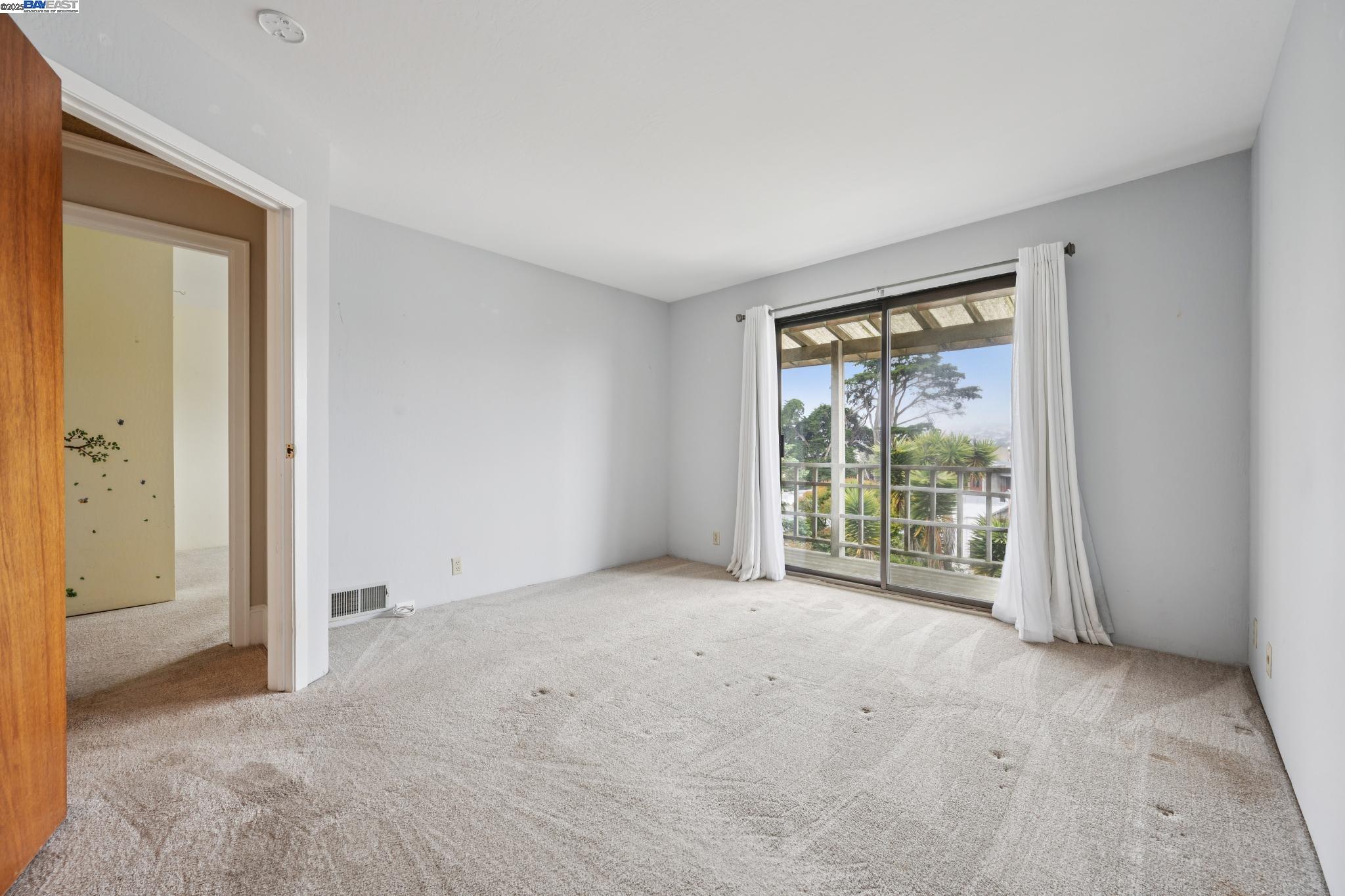 Detail Gallery Image 23 of 58 For 162 Madrid St, San Francisco,  CA 94112 - 4 Beds | 3 Baths