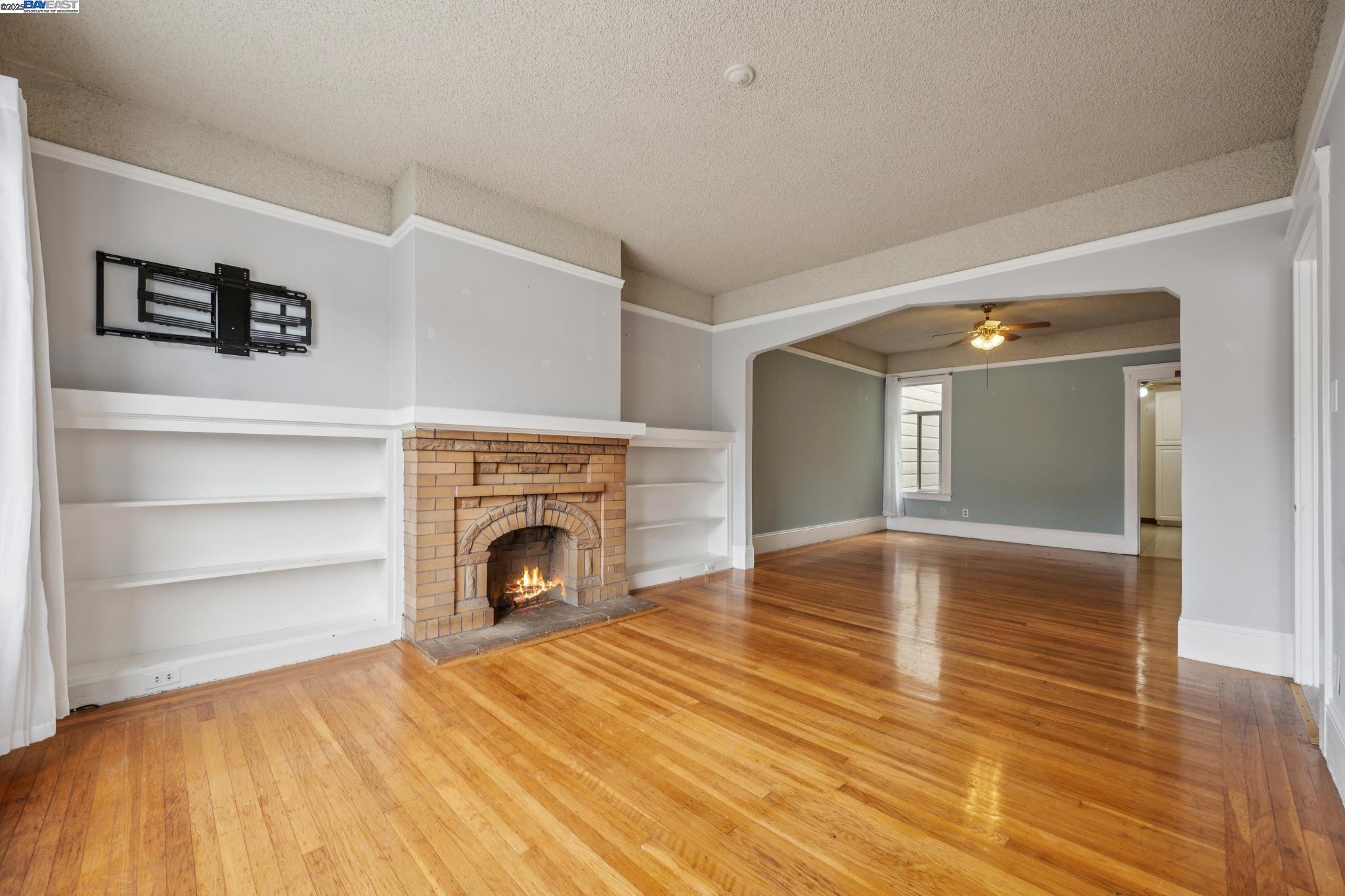 Detail Gallery Image 4 of 58 For 162 Madrid St, San Francisco,  CA 94112 - 4 Beds | 3 Baths