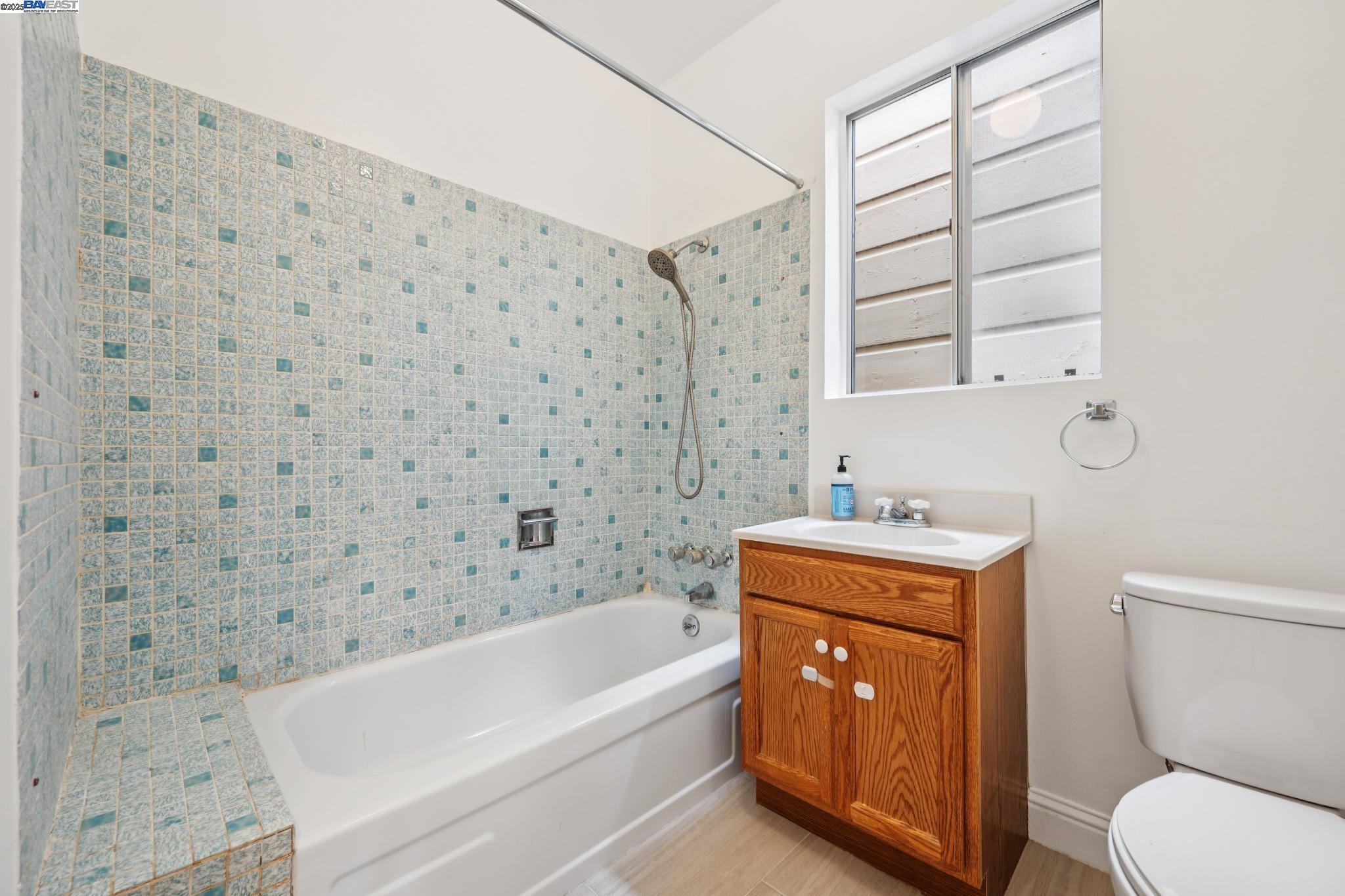 Detail Gallery Image 35 of 58 For 162 Madrid St, San Francisco,  CA 94112 - 4 Beds | 3 Baths