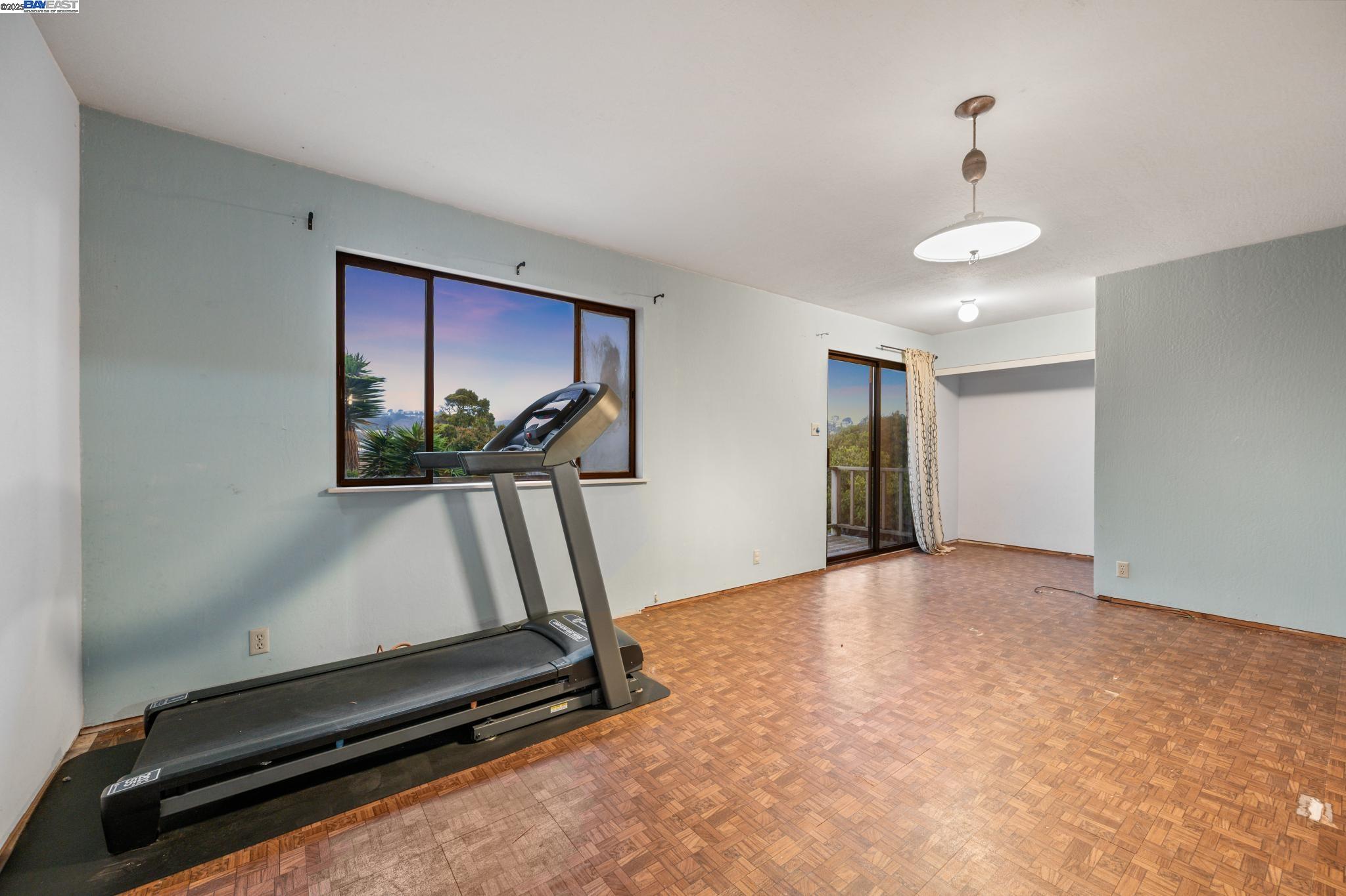Detail Gallery Image 36 of 58 For 162 Madrid St, San Francisco,  CA 94112 - 4 Beds | 3 Baths