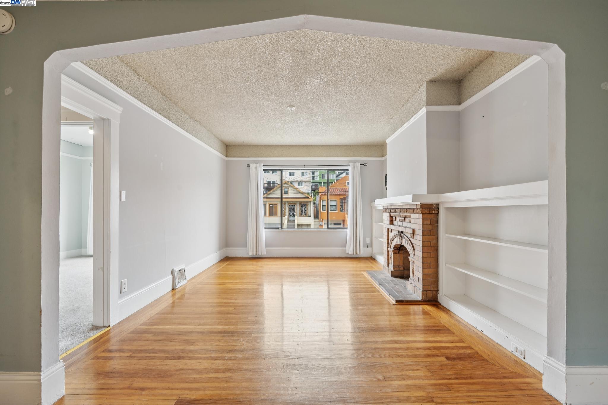 Detail Gallery Image 5 of 58 For 162 Madrid St, San Francisco,  CA 94112 - 4 Beds | 3 Baths
