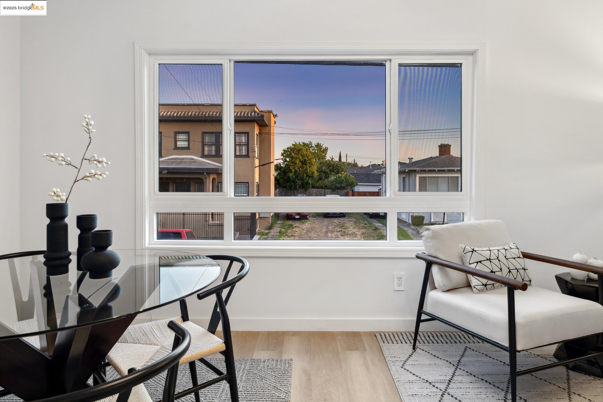 Detail Gallery Image 2 of 58 For 904 41st St, Oakland,  CA 94608 - 3 Beds | 2/1 Baths