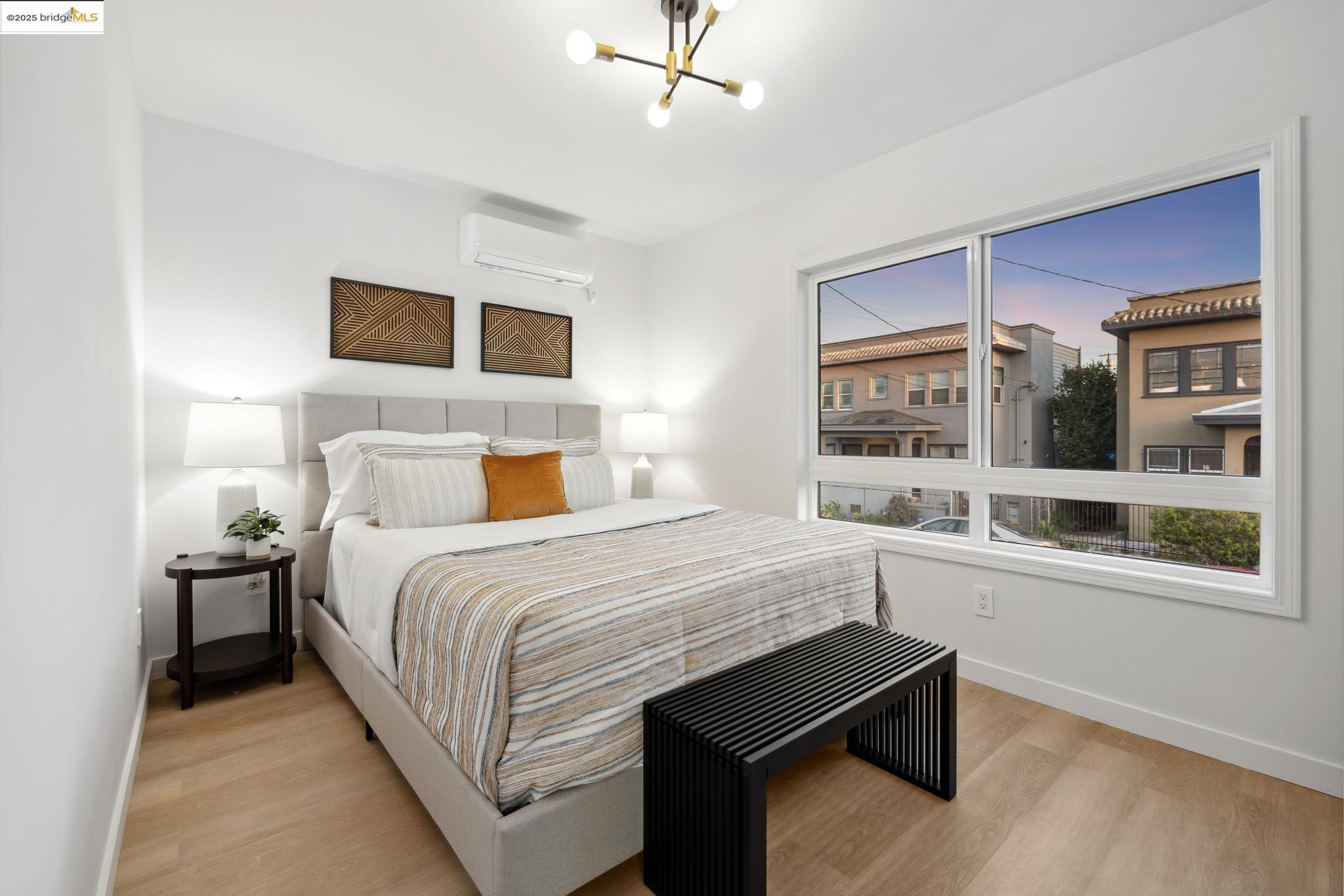 Detail Gallery Image 11 of 58 For 904 41st St, Oakland,  CA 94608 - 3 Beds | 2/1 Baths