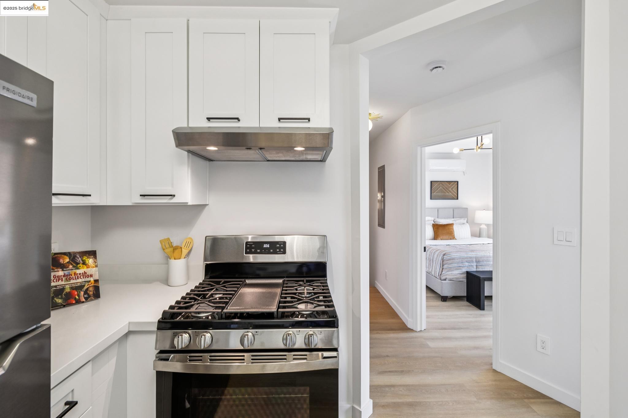 Detail Gallery Image 19 of 58 For 904 41st St, Oakland,  CA 94608 - 3 Beds | 2/1 Baths