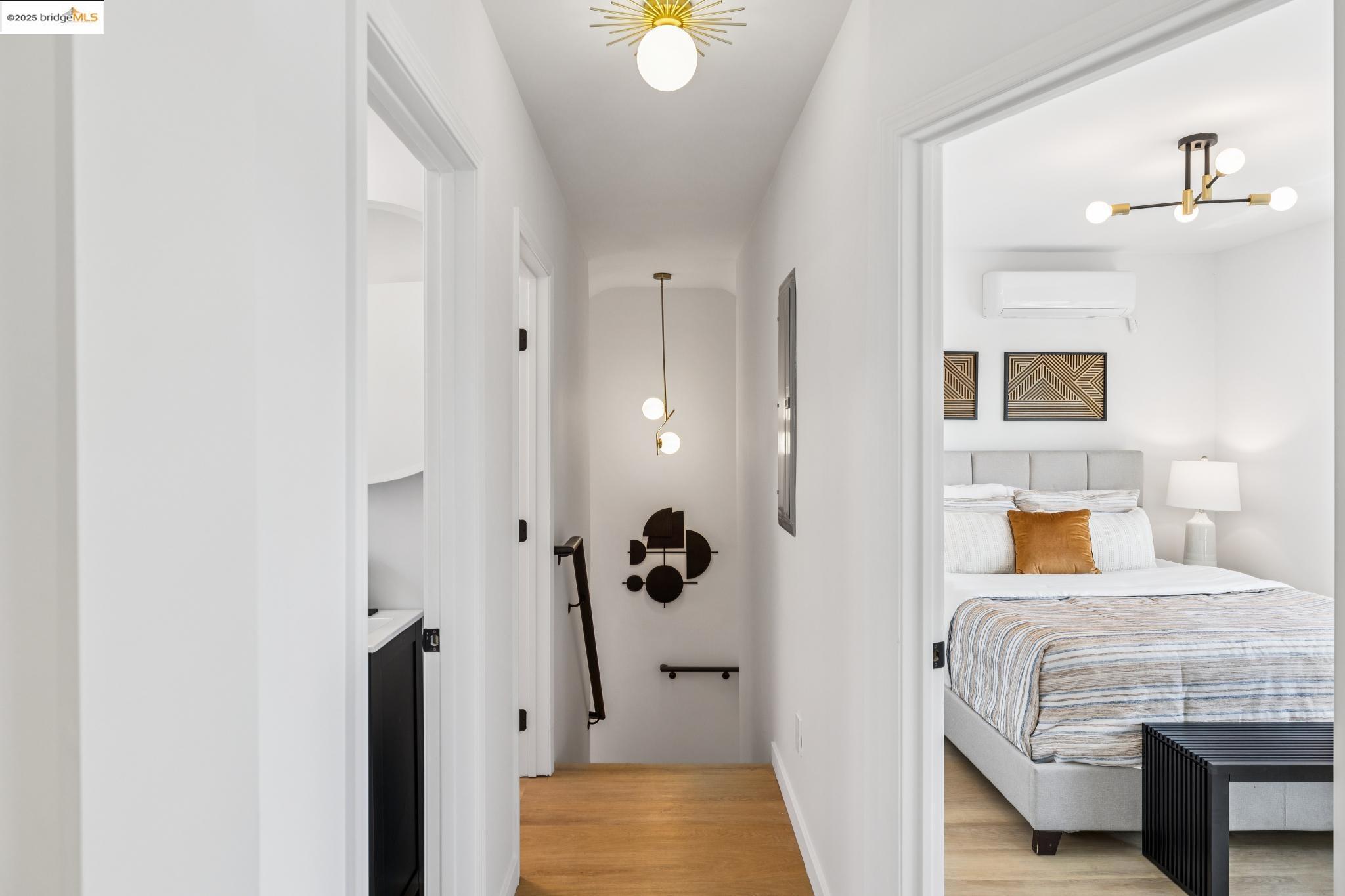 Detail Gallery Image 20 of 58 For 904 41st St, Oakland,  CA 94608 - 3 Beds | 2/1 Baths