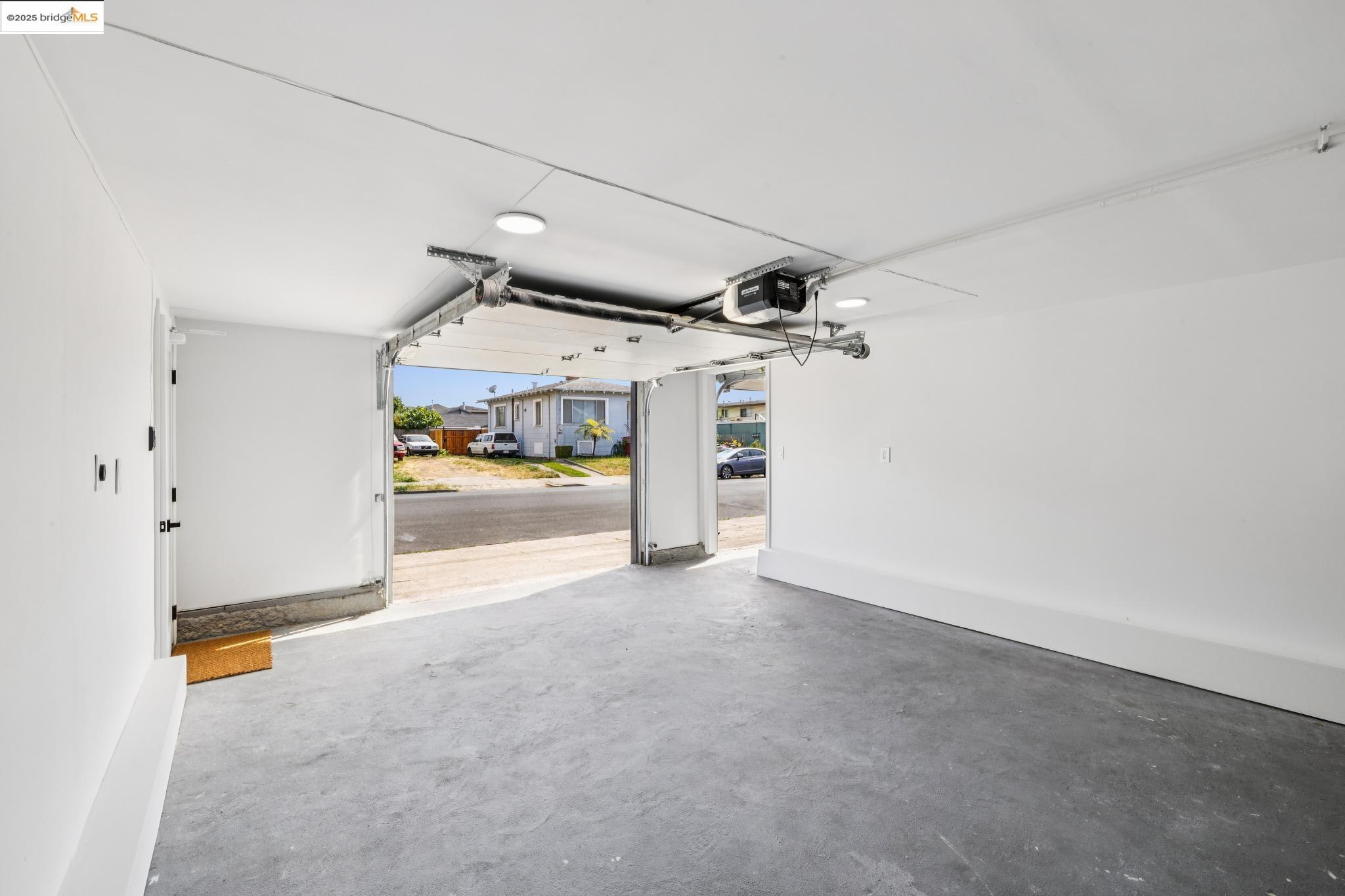 Detail Gallery Image 43 of 58 For 904 41st St, Oakland,  CA 94608 - 3 Beds | 2/1 Baths