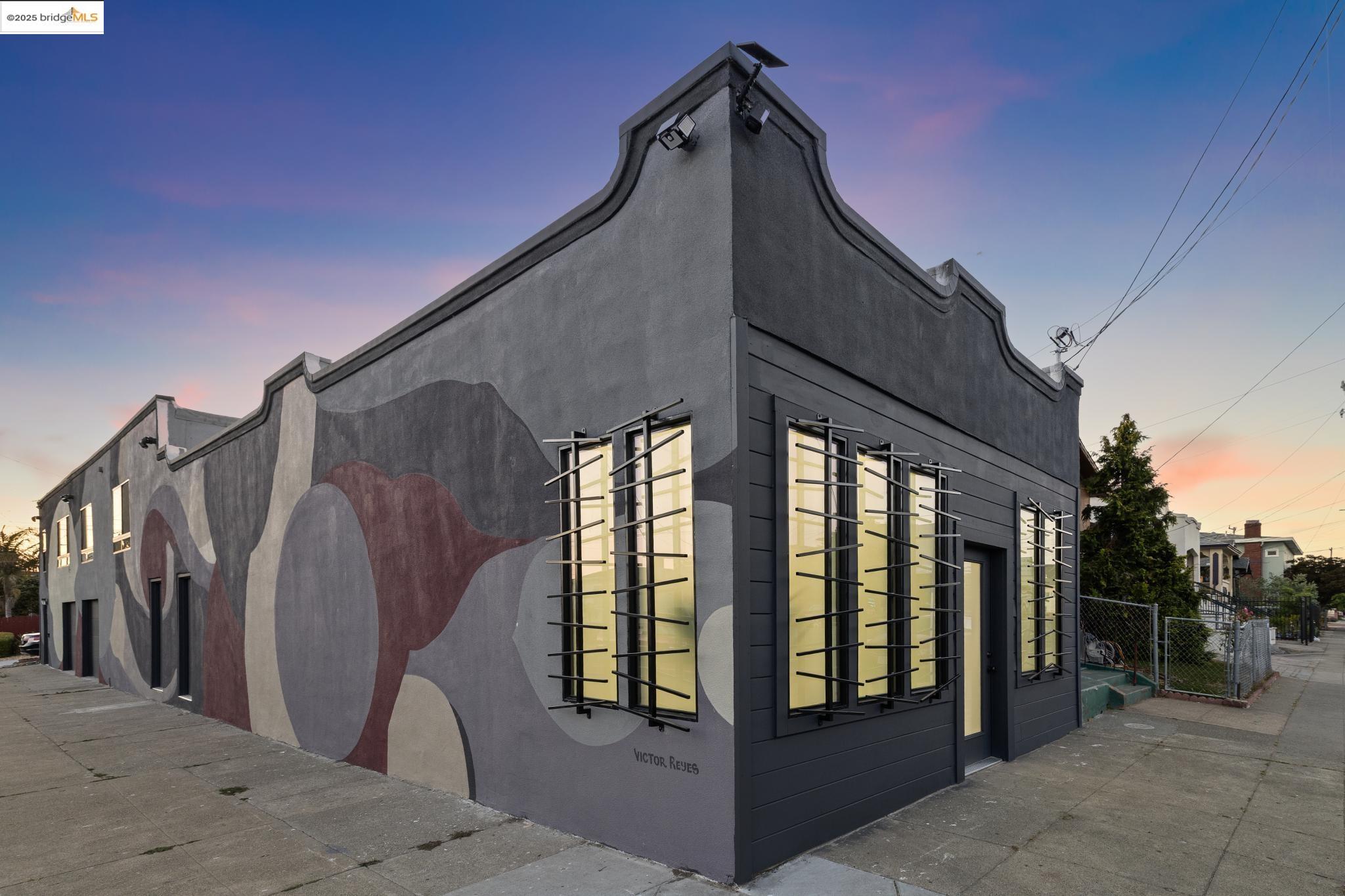 Detail Gallery Image 45 of 58 For 904 41st St, Oakland,  CA 94608 - 3 Beds | 2/1 Baths