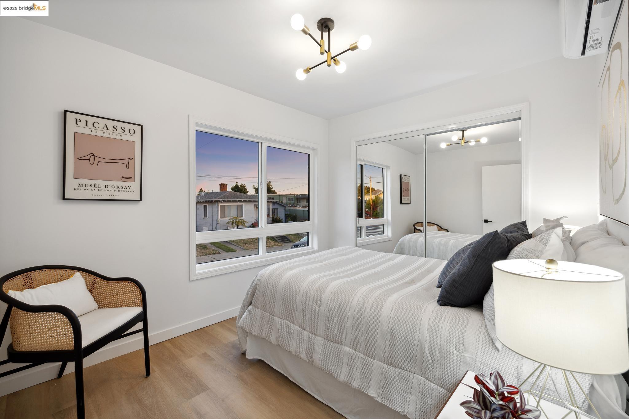 Detail Gallery Image 9 of 58 For 904 41st St, Oakland,  CA 94608 - 3 Beds | 2/1 Baths