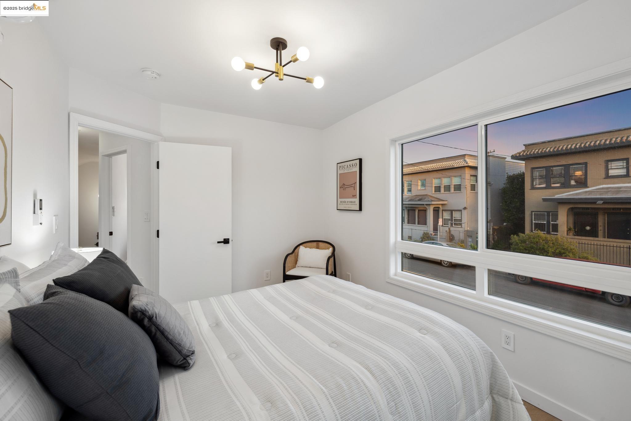 Detail Gallery Image 10 of 58 For 904 41st St, Oakland,  CA 94608 - 3 Beds | 2/1 Baths