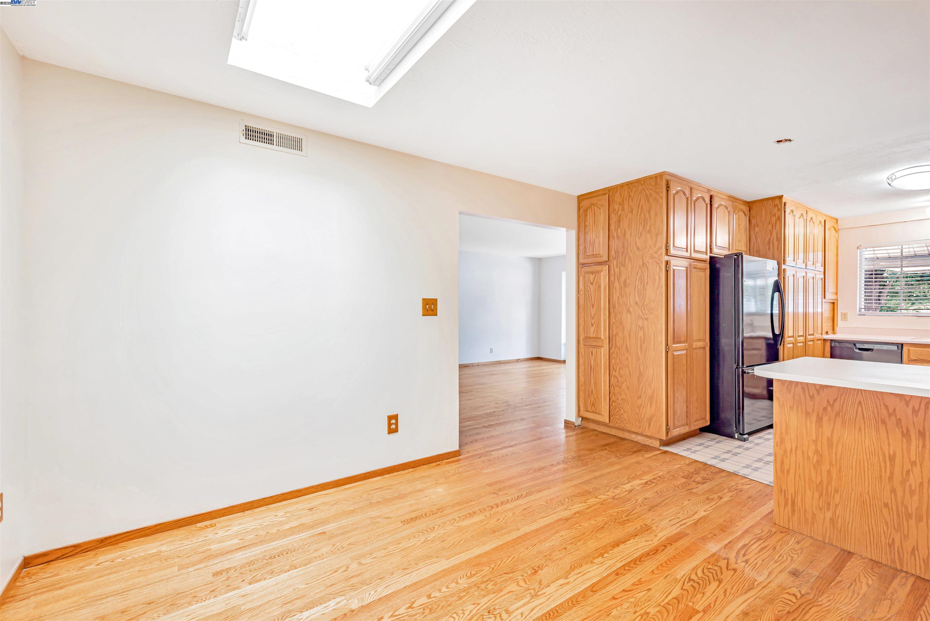 Detail Gallery Image 16 of 56 For 38952 Emrol Ave, Fremont,  CA 94536 - 6 Beds | 3 Baths
