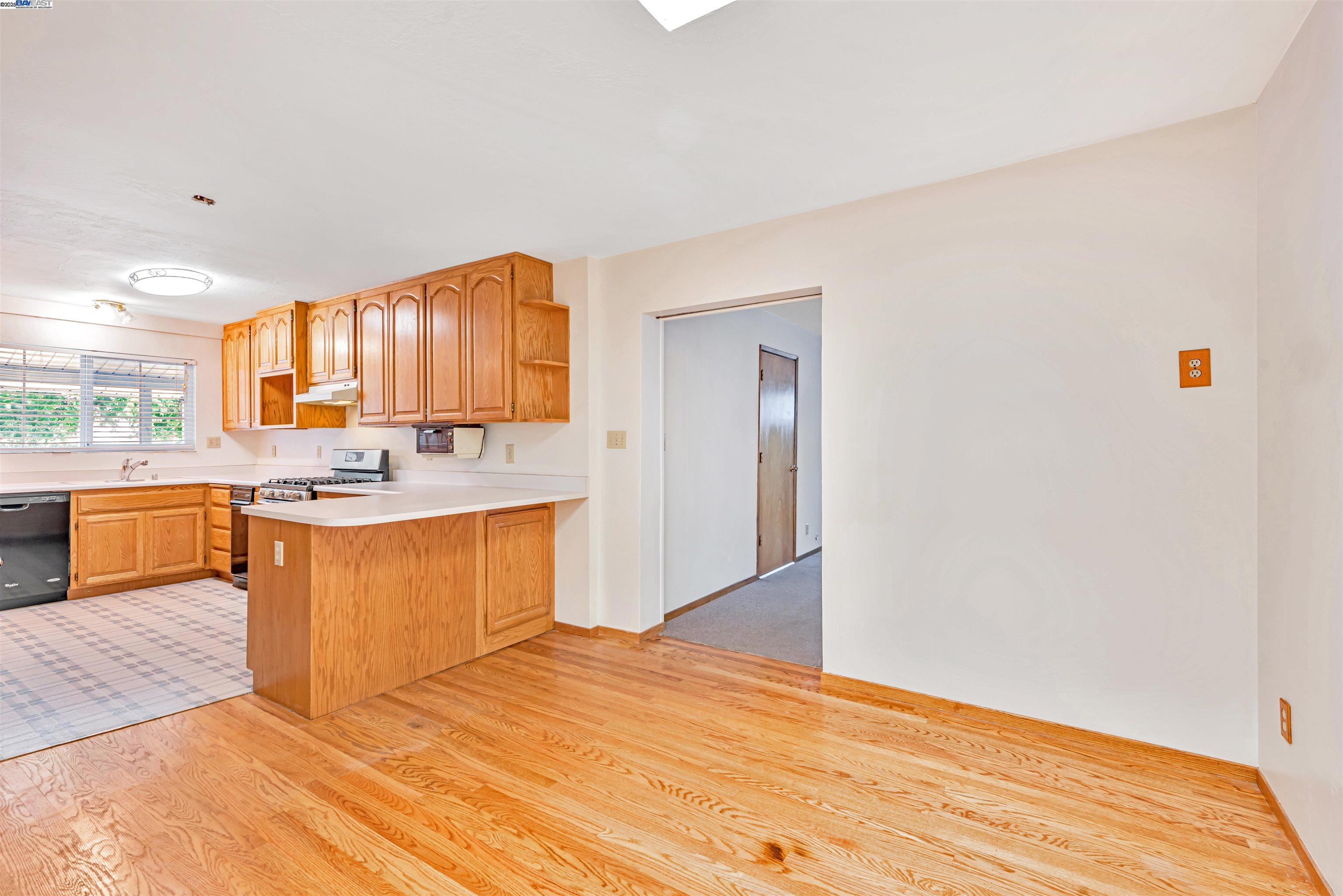 Detail Gallery Image 17 of 56 For 38952 Emrol Ave, Fremont,  CA 94536 - 6 Beds | 3 Baths