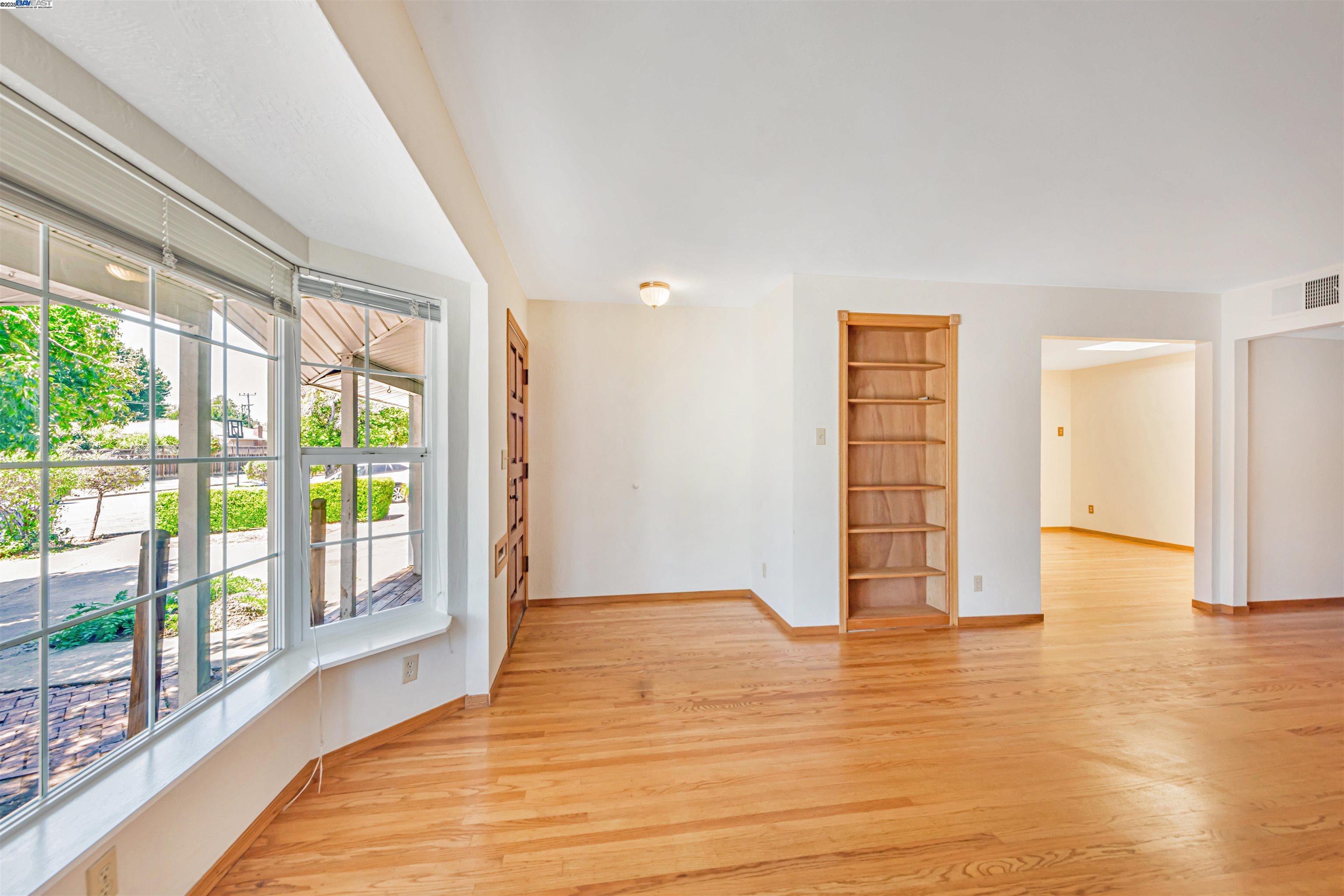 Detail Gallery Image 4 of 56 For 38952 Emrol Ave, Fremont,  CA 94536 - 6 Beds | 3 Baths