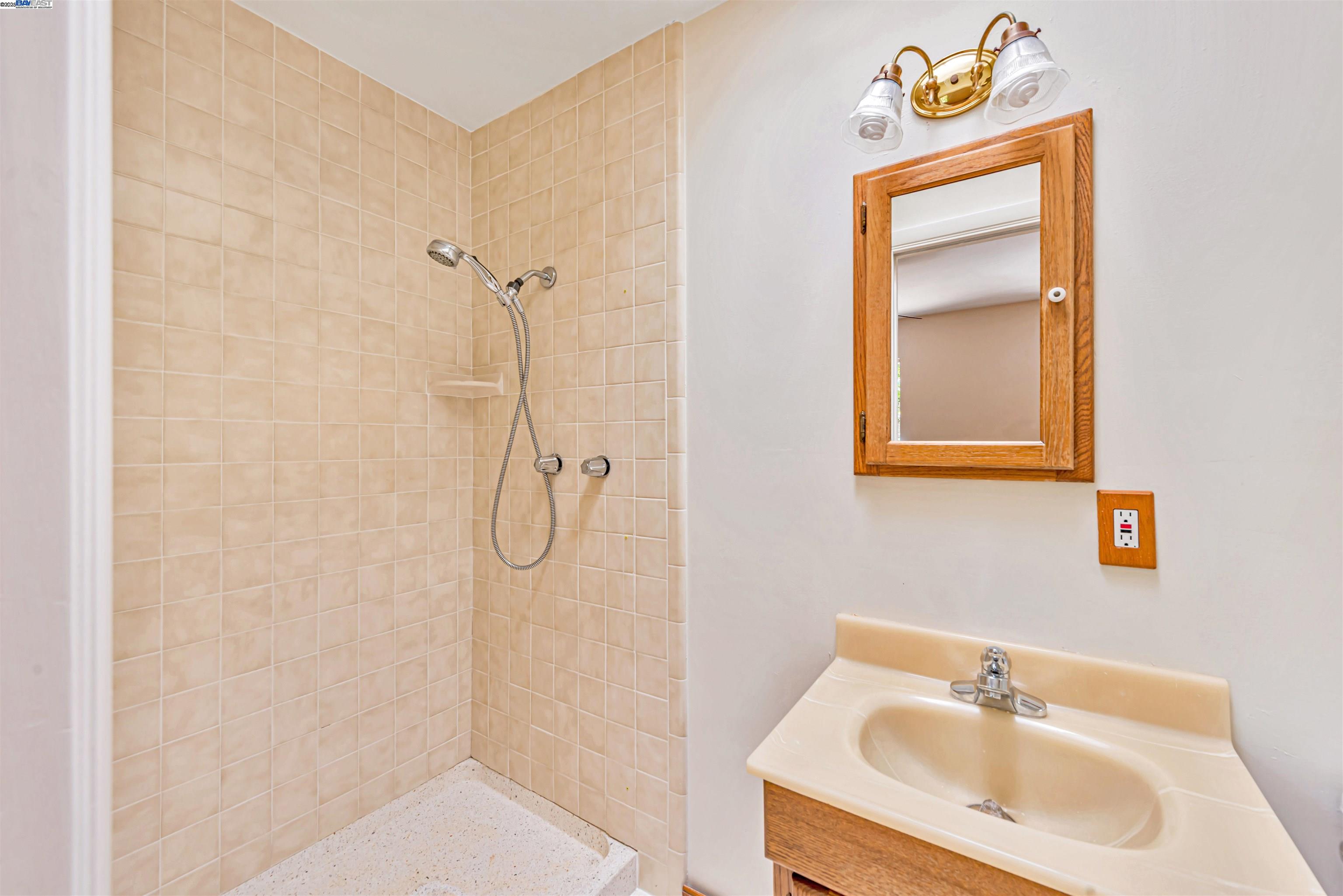Detail Gallery Image 40 of 56 For 38952 Emrol Ave, Fremont,  CA 94536 - 6 Beds | 3 Baths