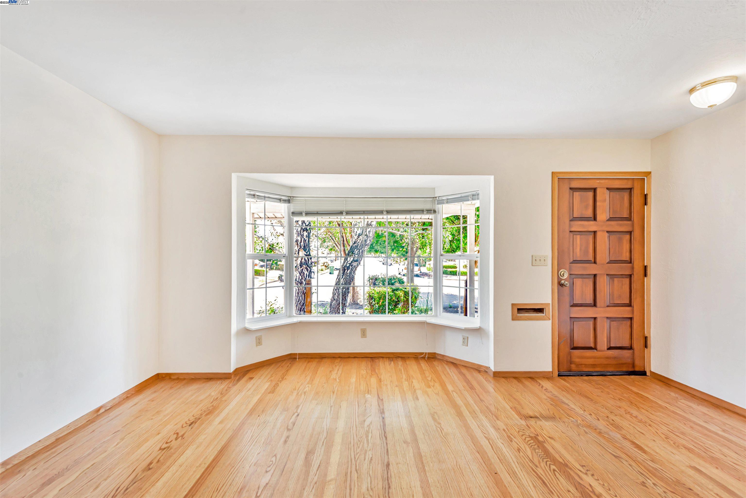 Detail Gallery Image 8 of 56 For 38952 Emrol Ave, Fremont,  CA 94536 - 6 Beds | 3 Baths