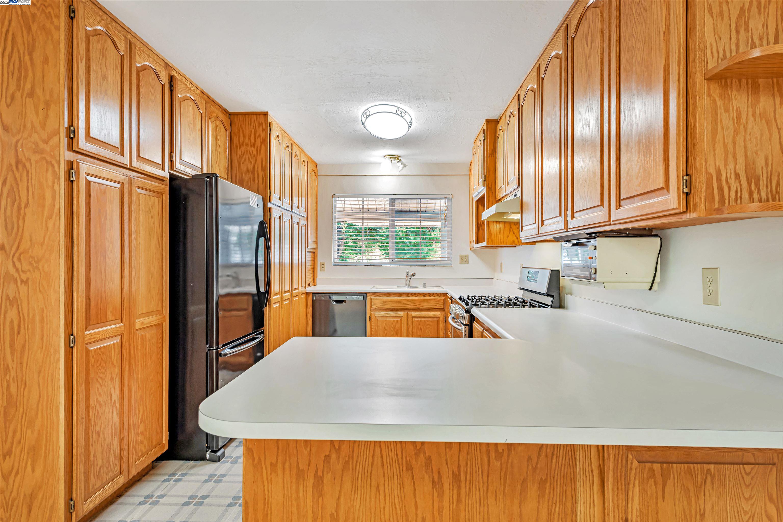 Detail Gallery Image 10 of 56 For 38952 Emrol Ave, Fremont,  CA 94536 - 6 Beds | 3 Baths