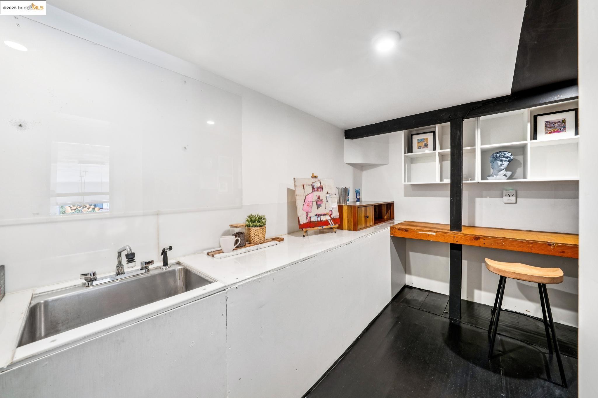 Detail Gallery Image 15 of 59 For 2760 Park Blvd, Oakland,  CA 94606 - 3 Beds | 2/1 Baths