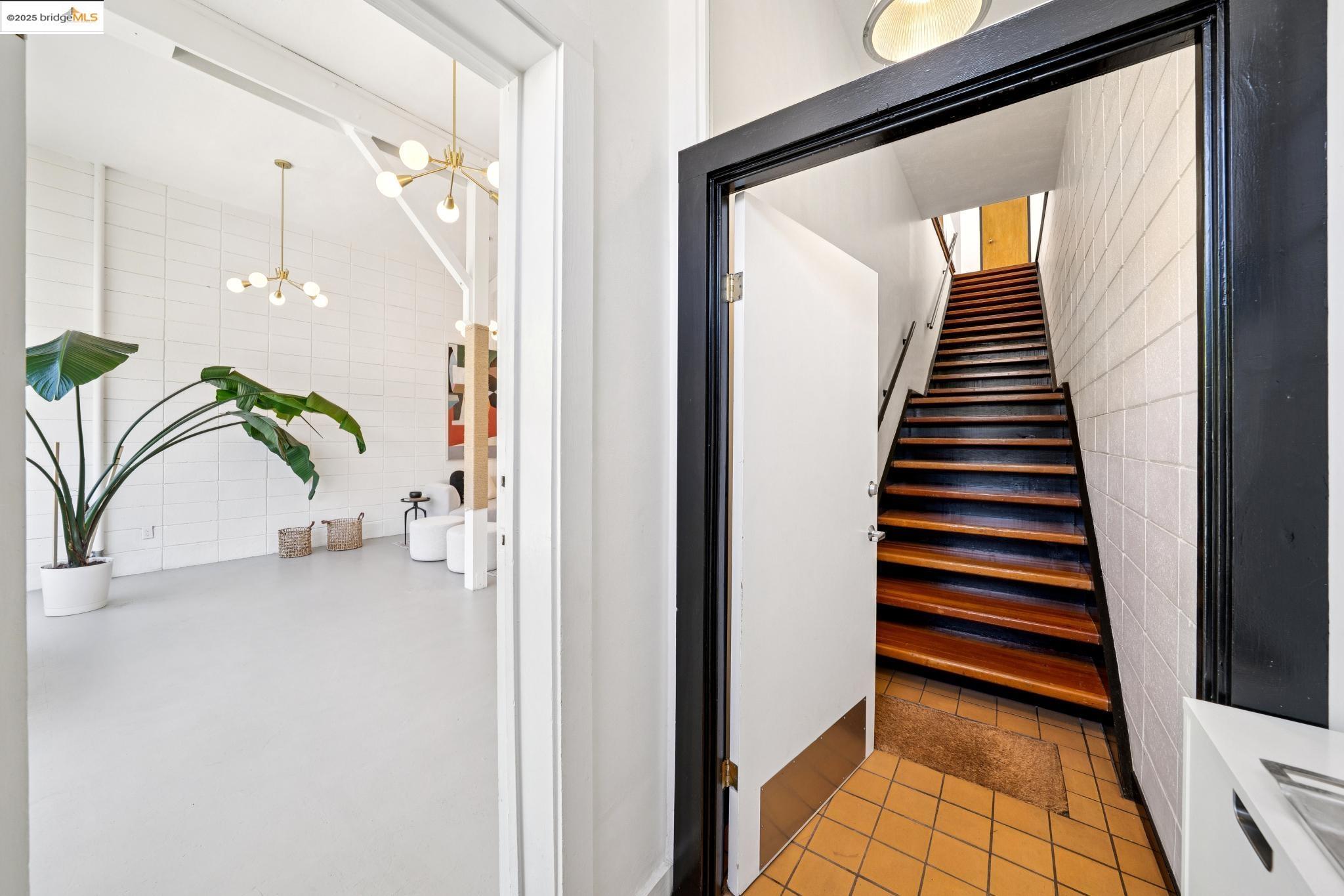 Detail Gallery Image 16 of 59 For 2760 Park Blvd, Oakland,  CA 94606 - 3 Beds | 2/1 Baths