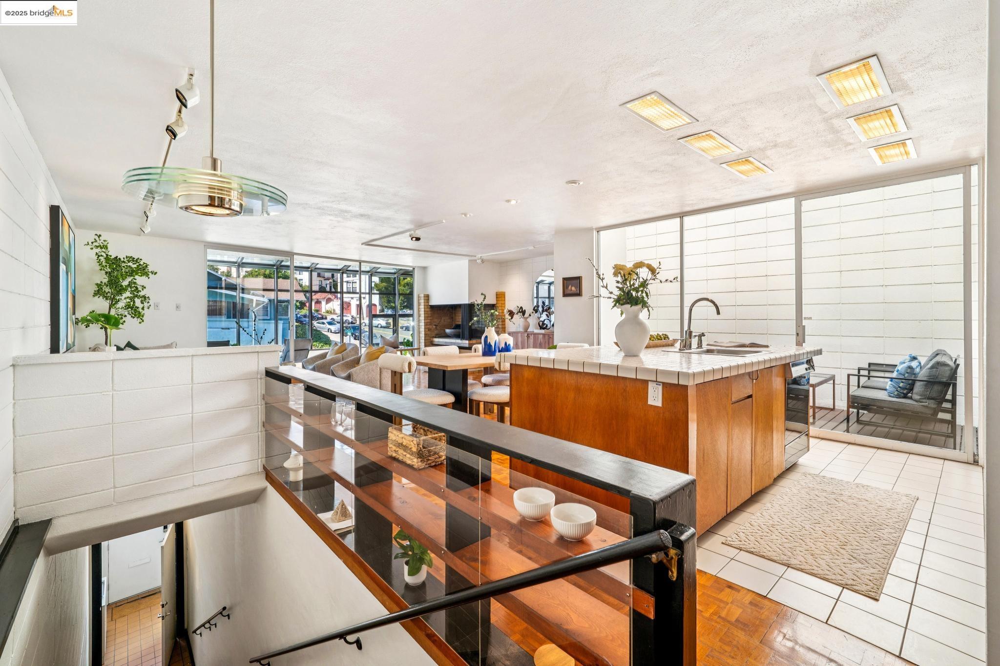 Detail Gallery Image 17 of 59 For 2760 Park Blvd, Oakland,  CA 94606 - 3 Beds | 2/1 Baths